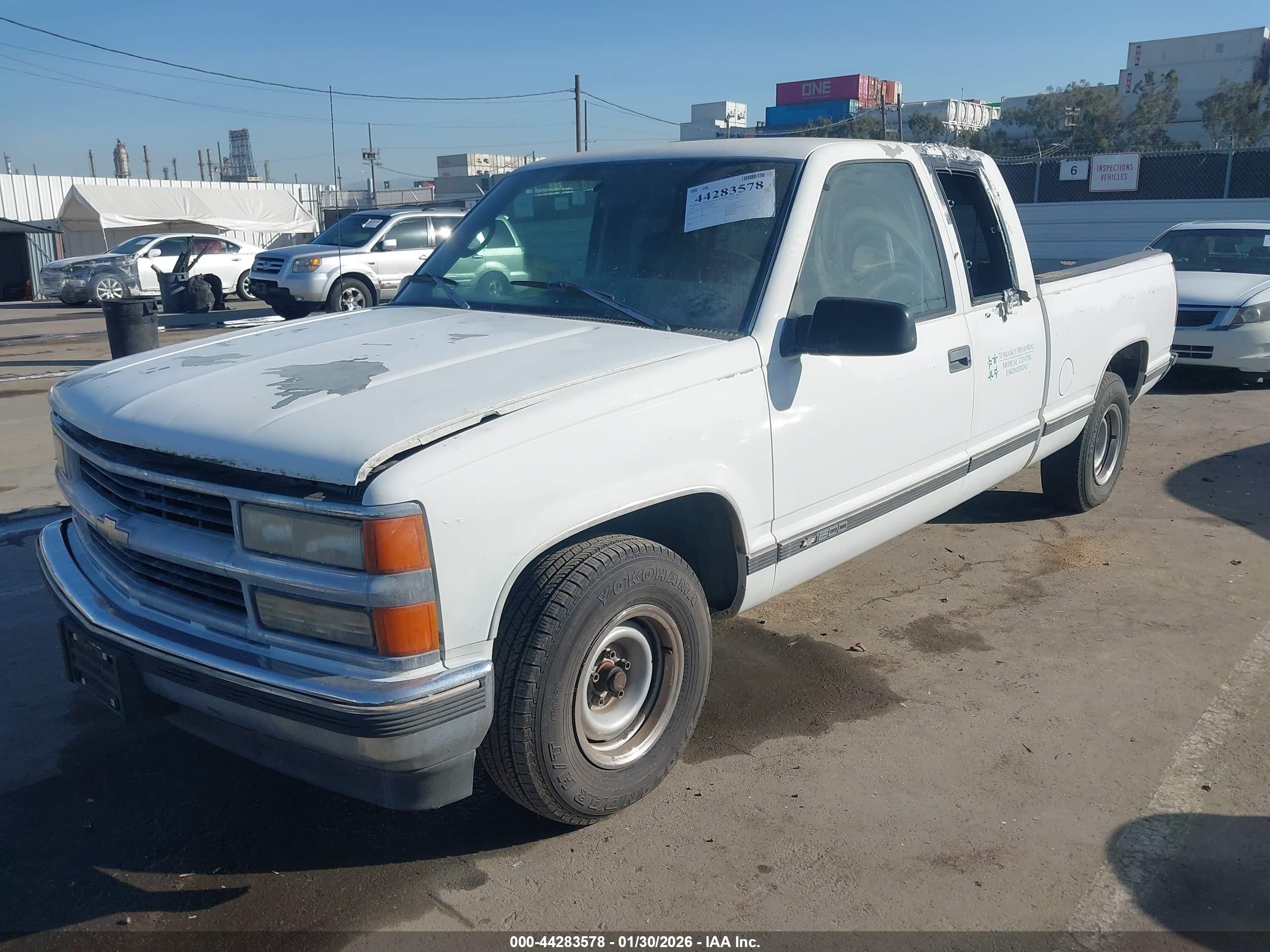 CHEVROLET GMT-400 image 2