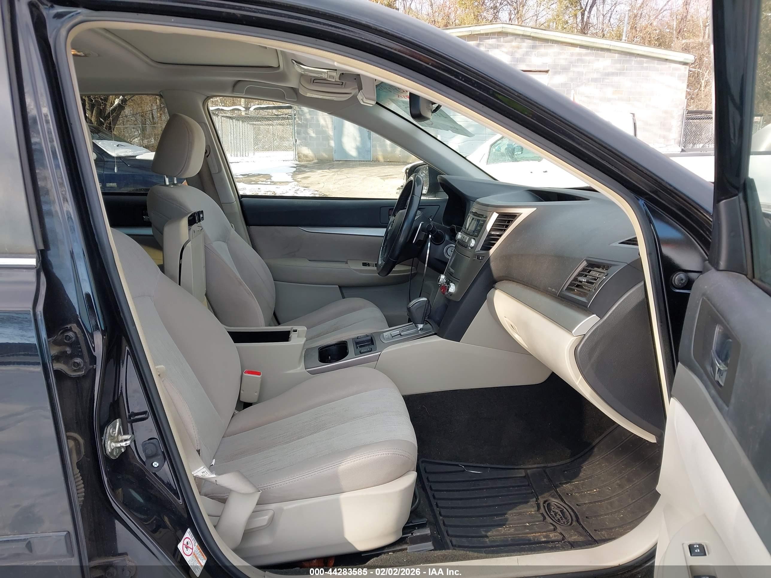 SUBARU OUTBACK image 5