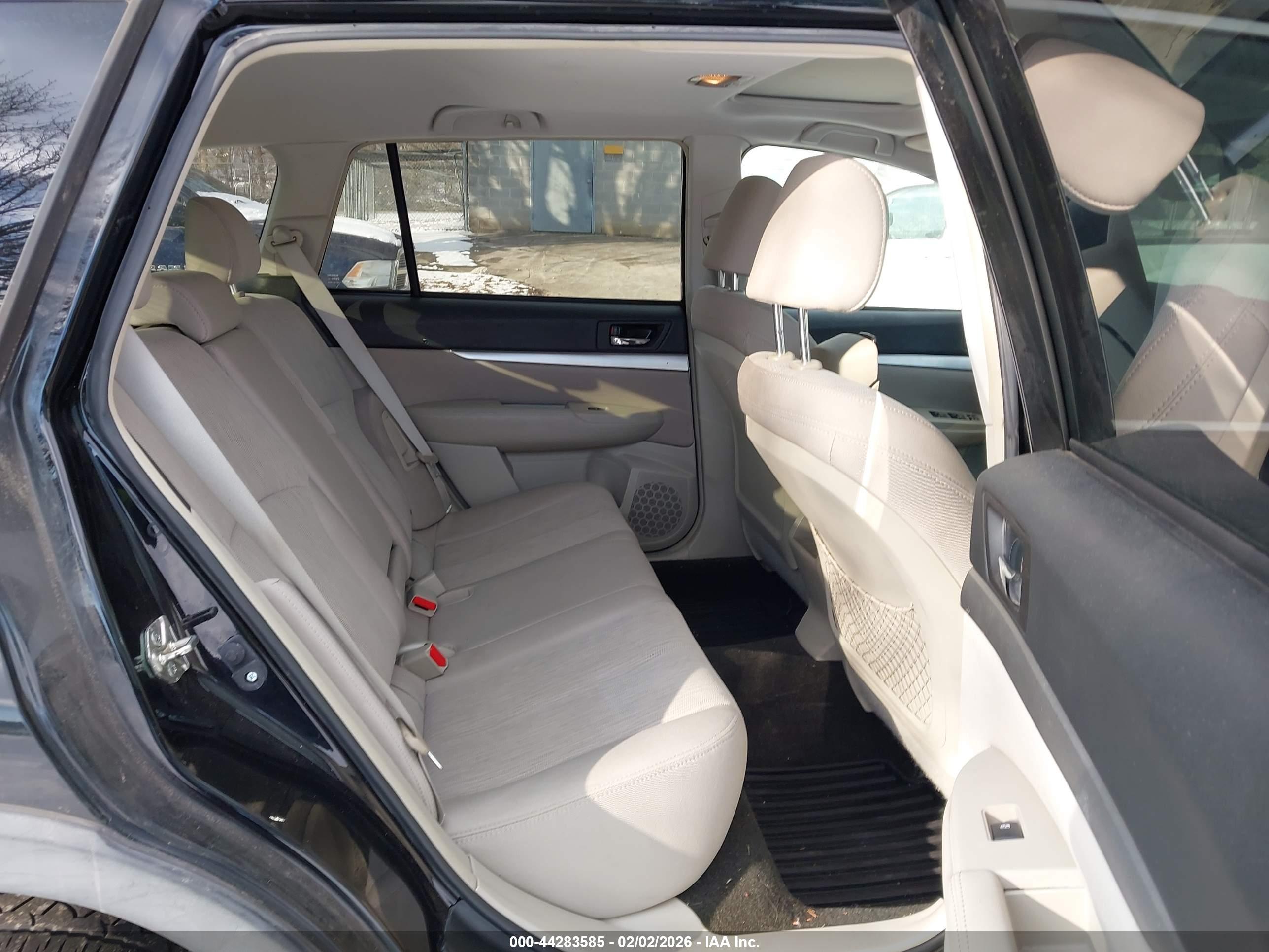 SUBARU OUTBACK image 8