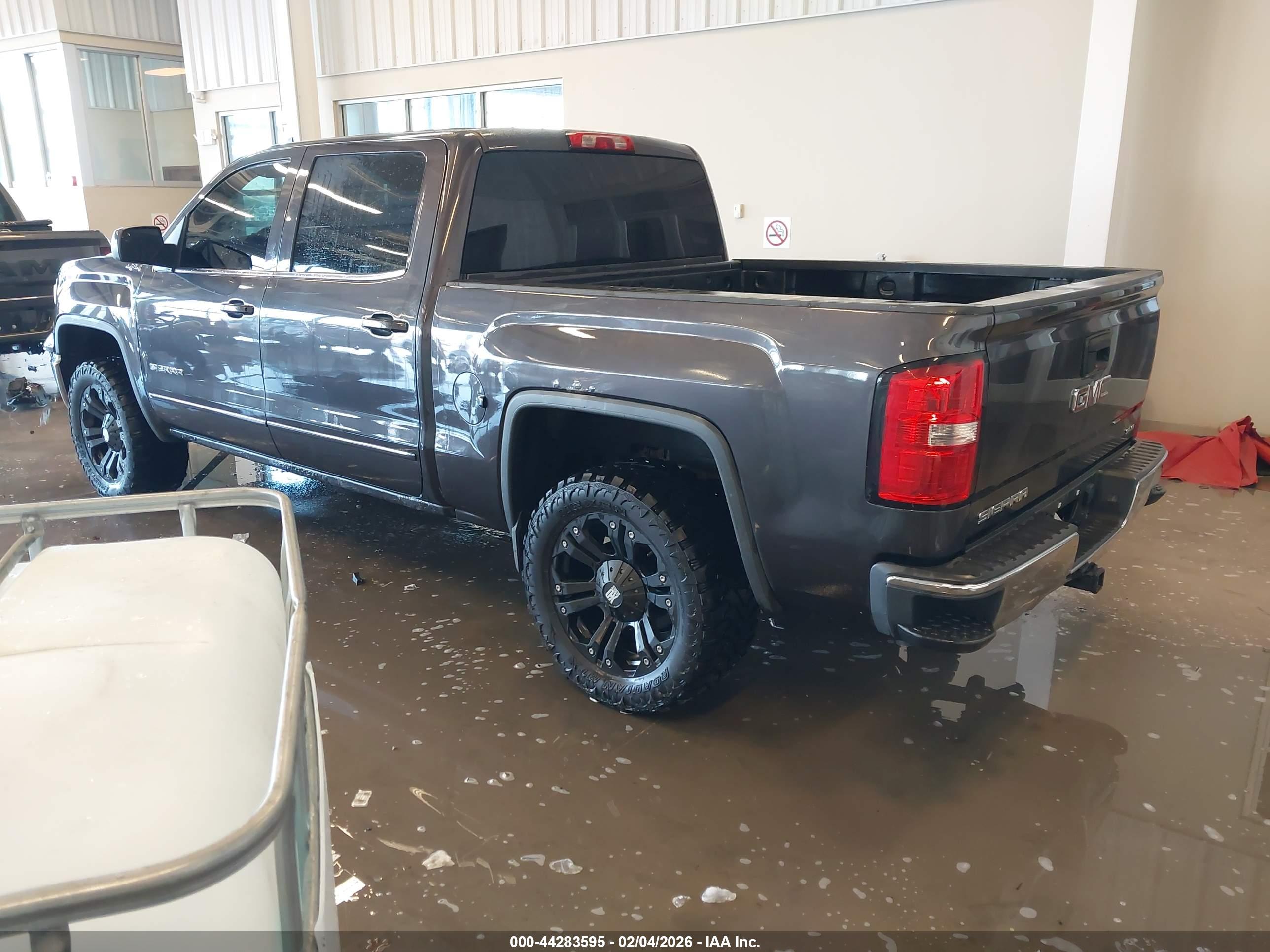 GMC SIERRA image 3