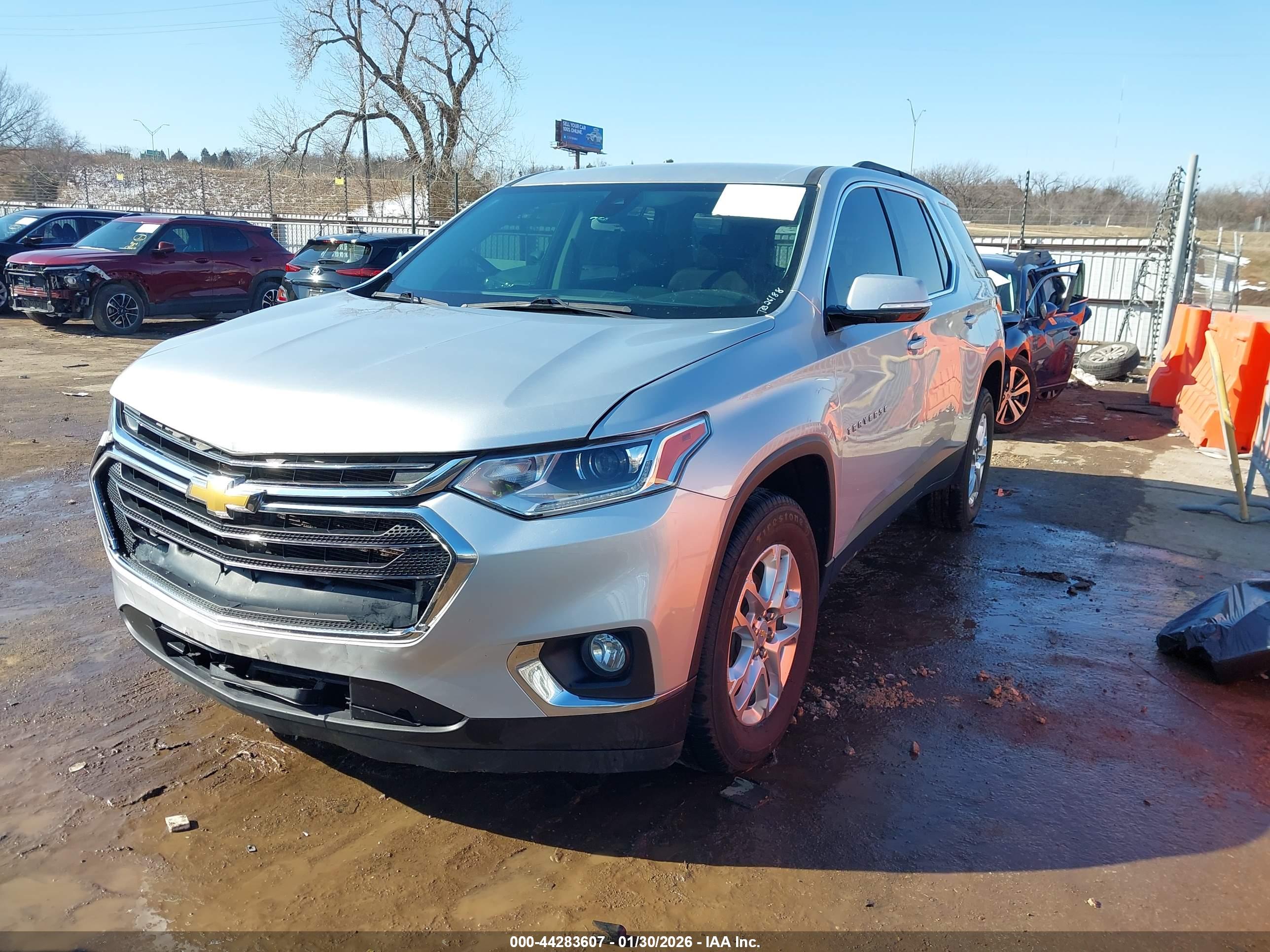 CHEVROLET TRAVERSE image 2