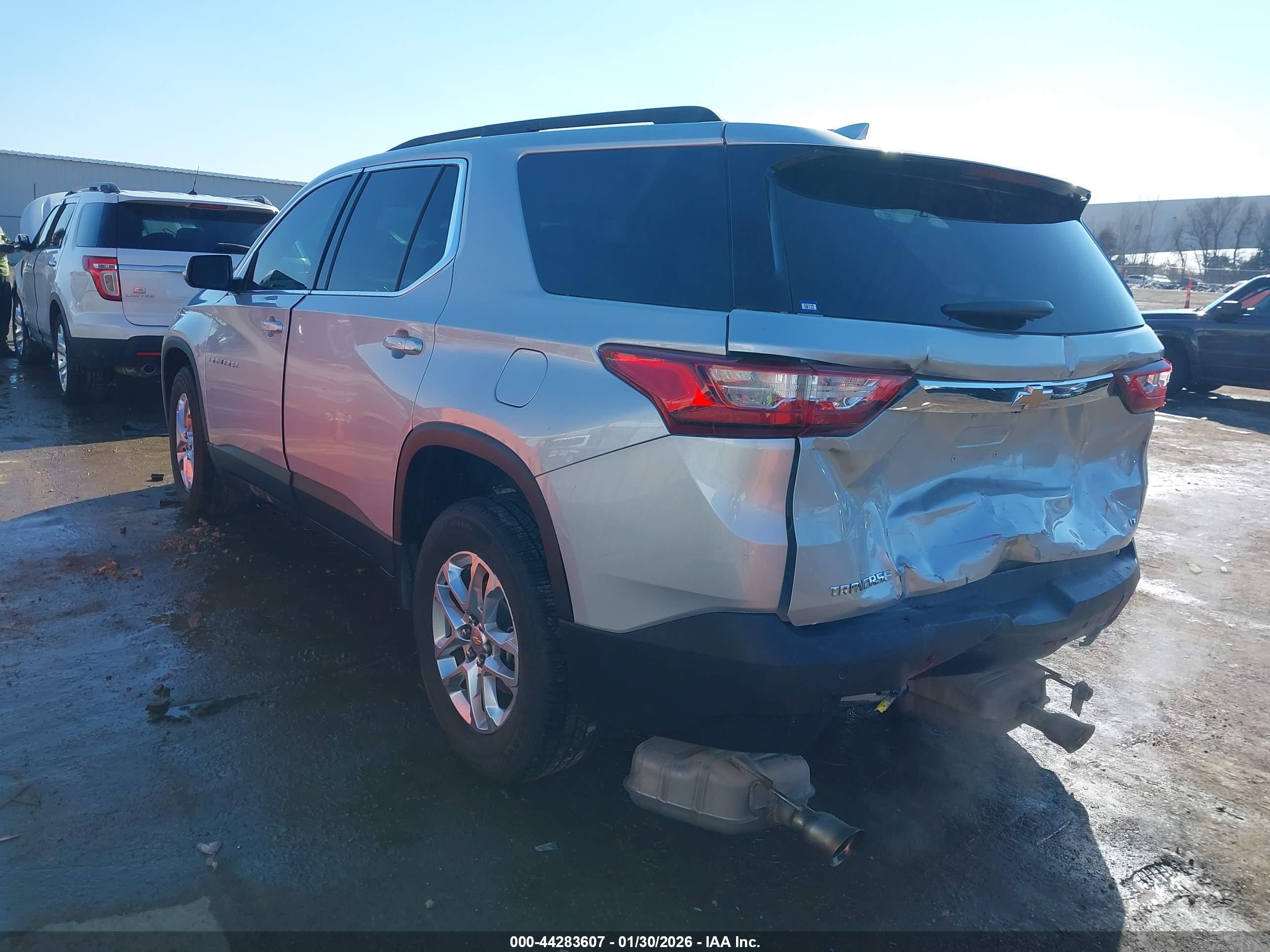 CHEVROLET TRAVERSE image 3
