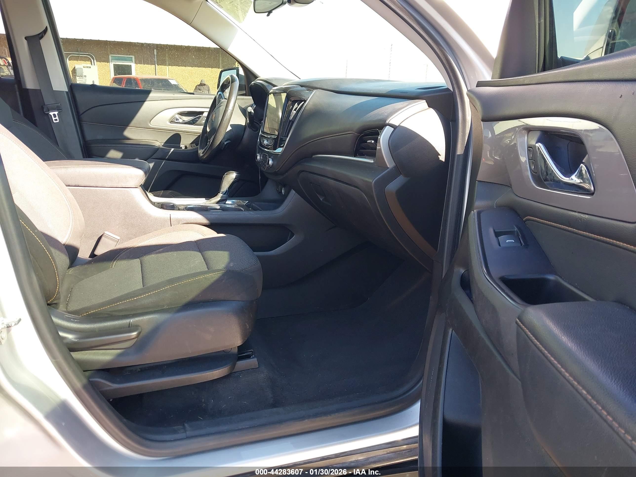 CHEVROLET TRAVERSE image 5