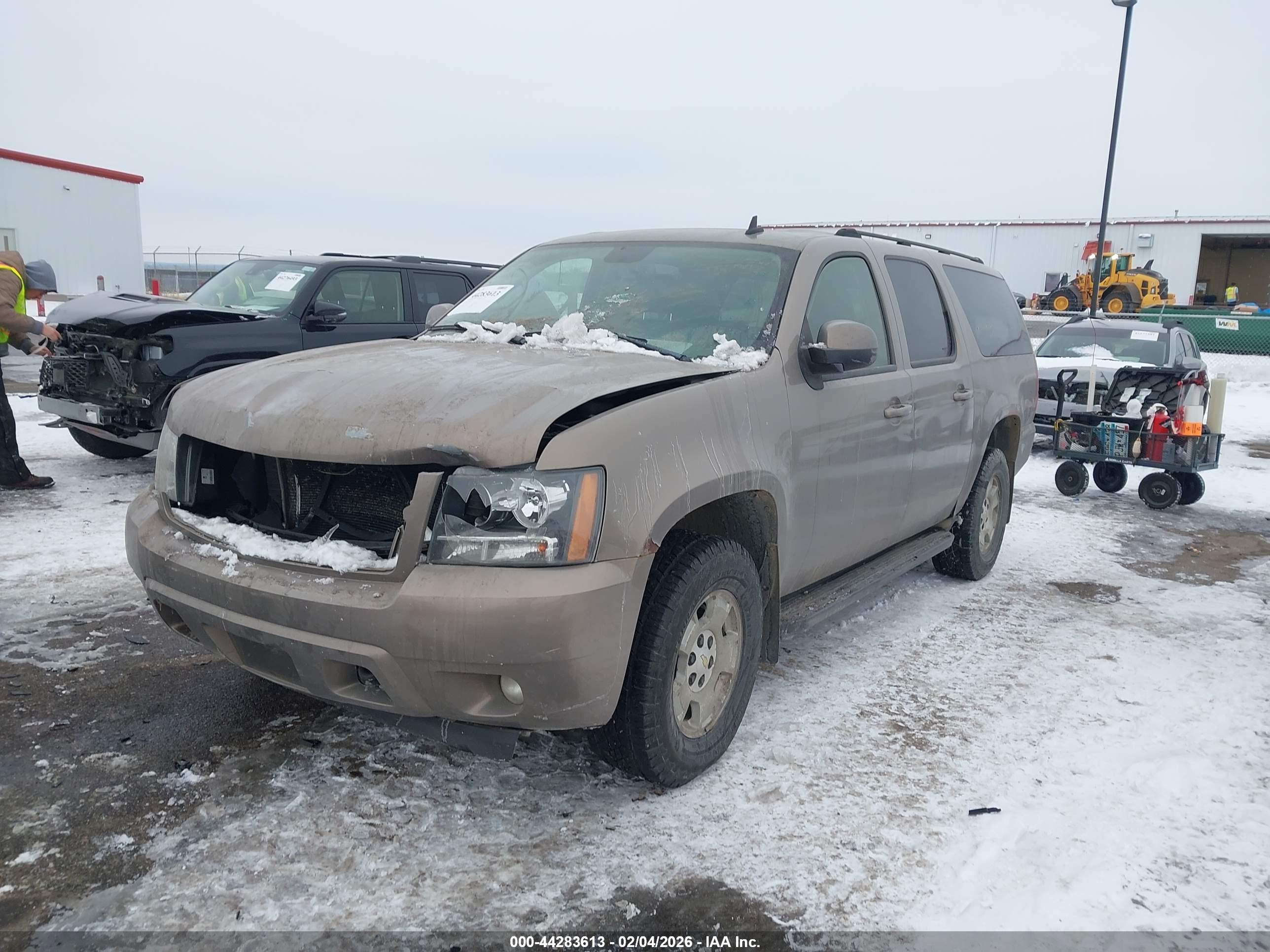CHEVROLET SUBURBAN image 2