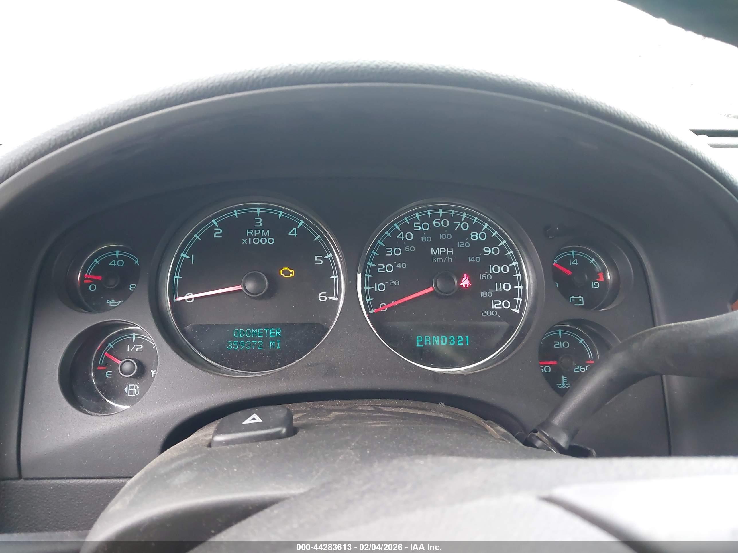 CHEVROLET SUBURBAN image 7