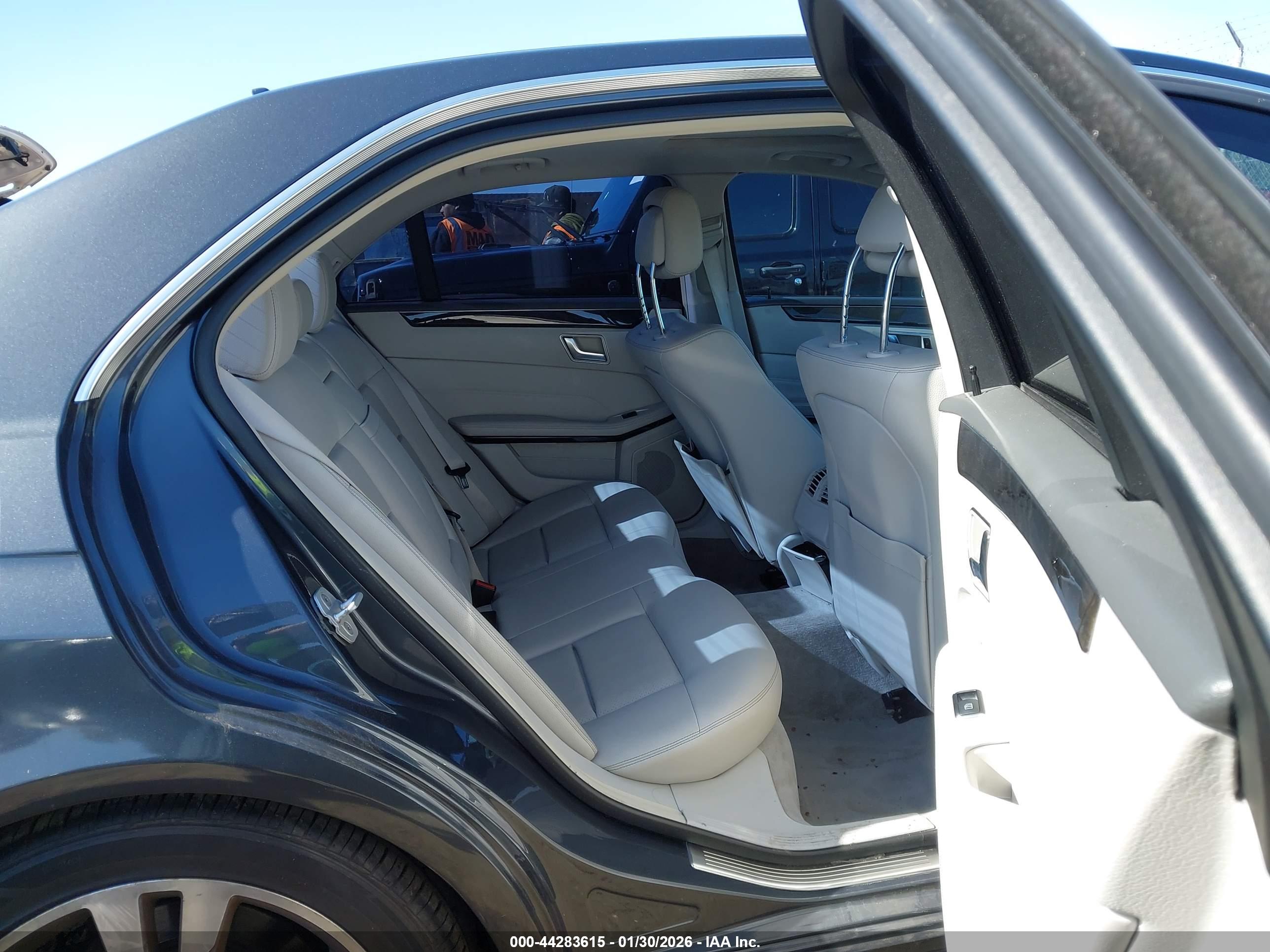 MERCEDES-BENZ E image 8