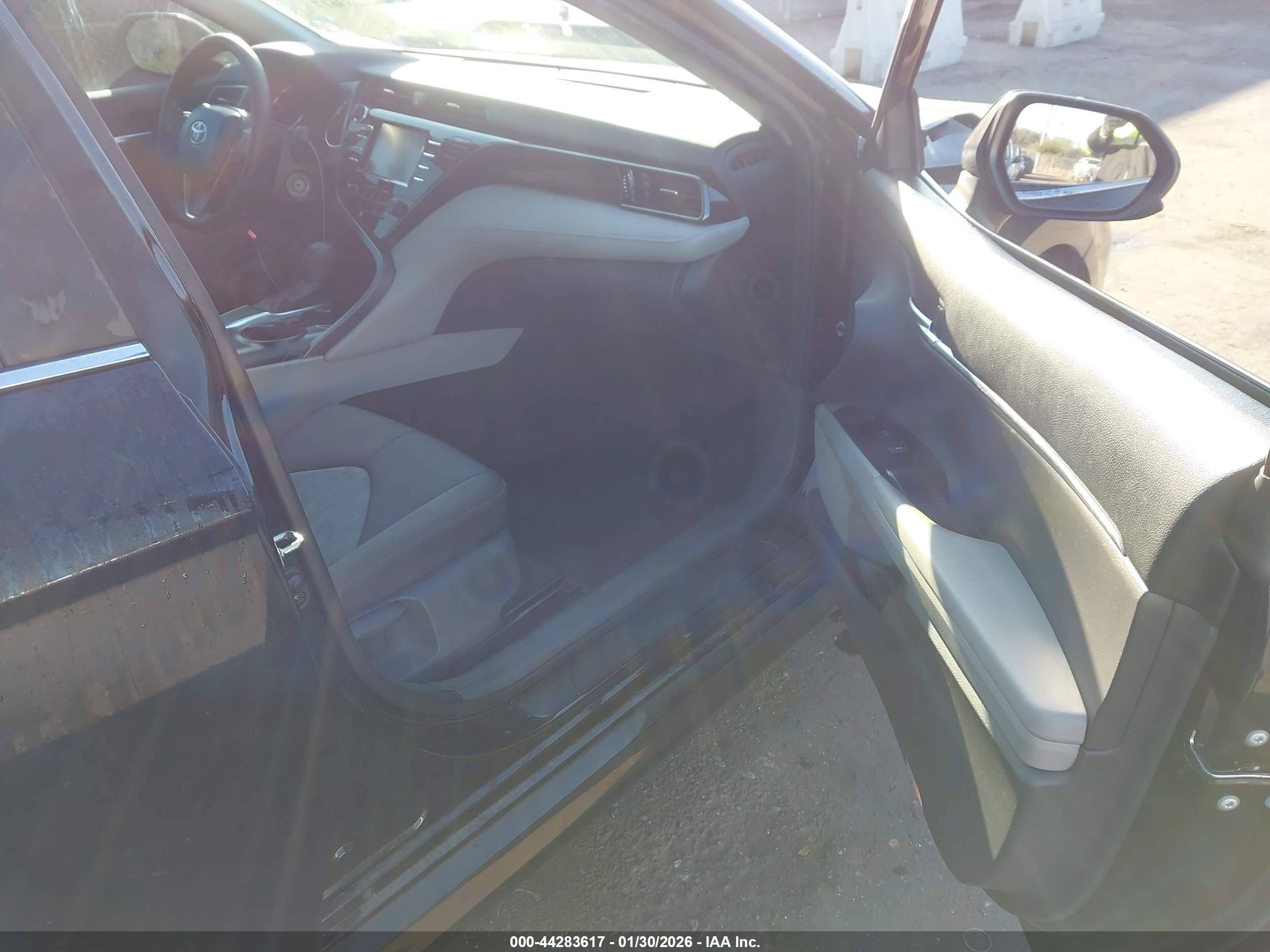 TOYOTA CAMRY image 5