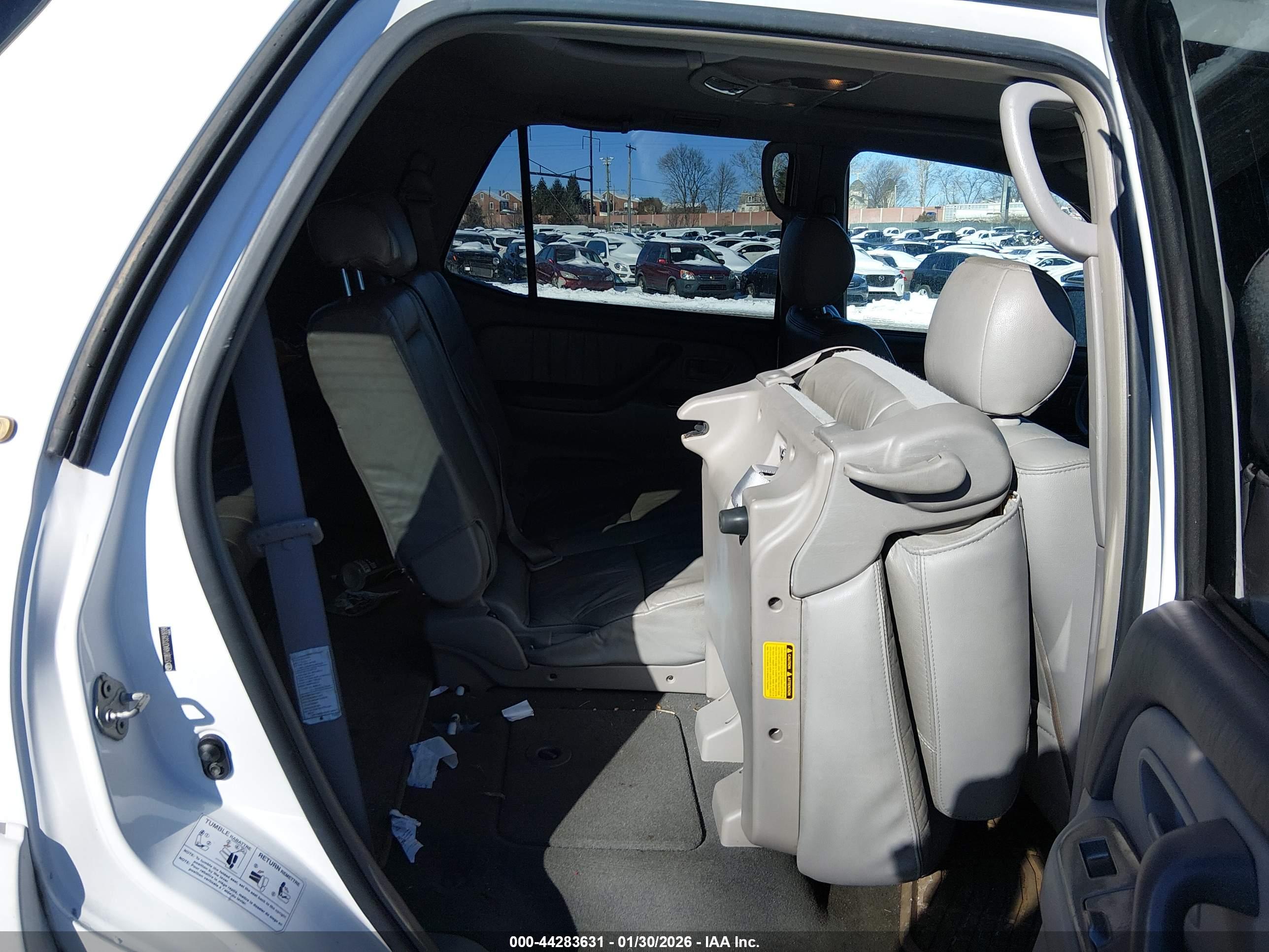 TOYOTA SEQUOIA image 8