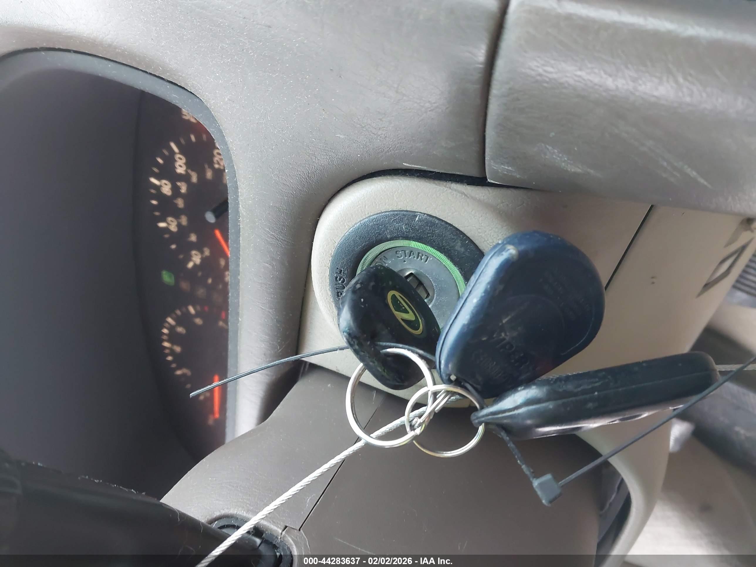 LEXUS ES image 11