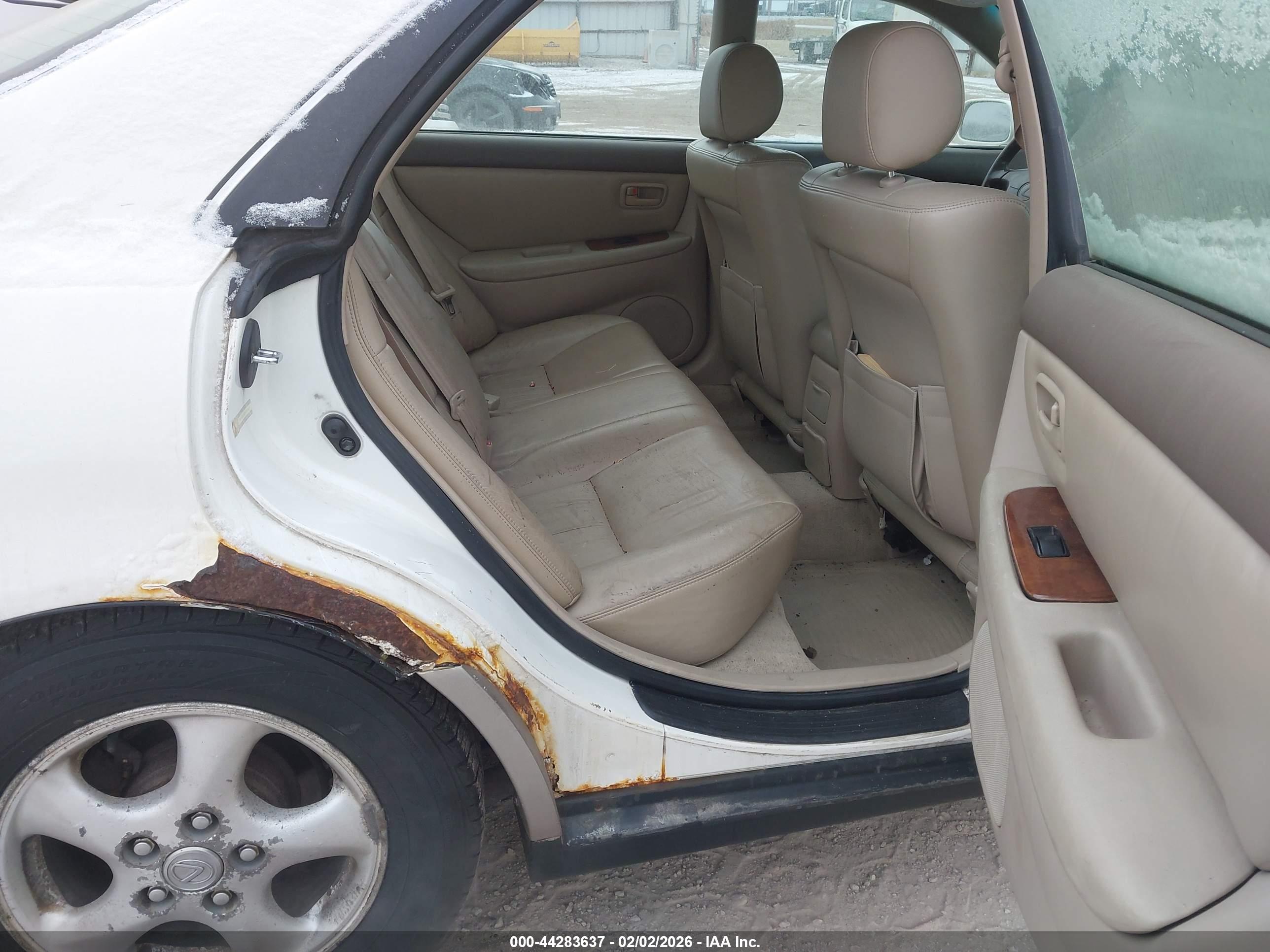 LEXUS ES image 8