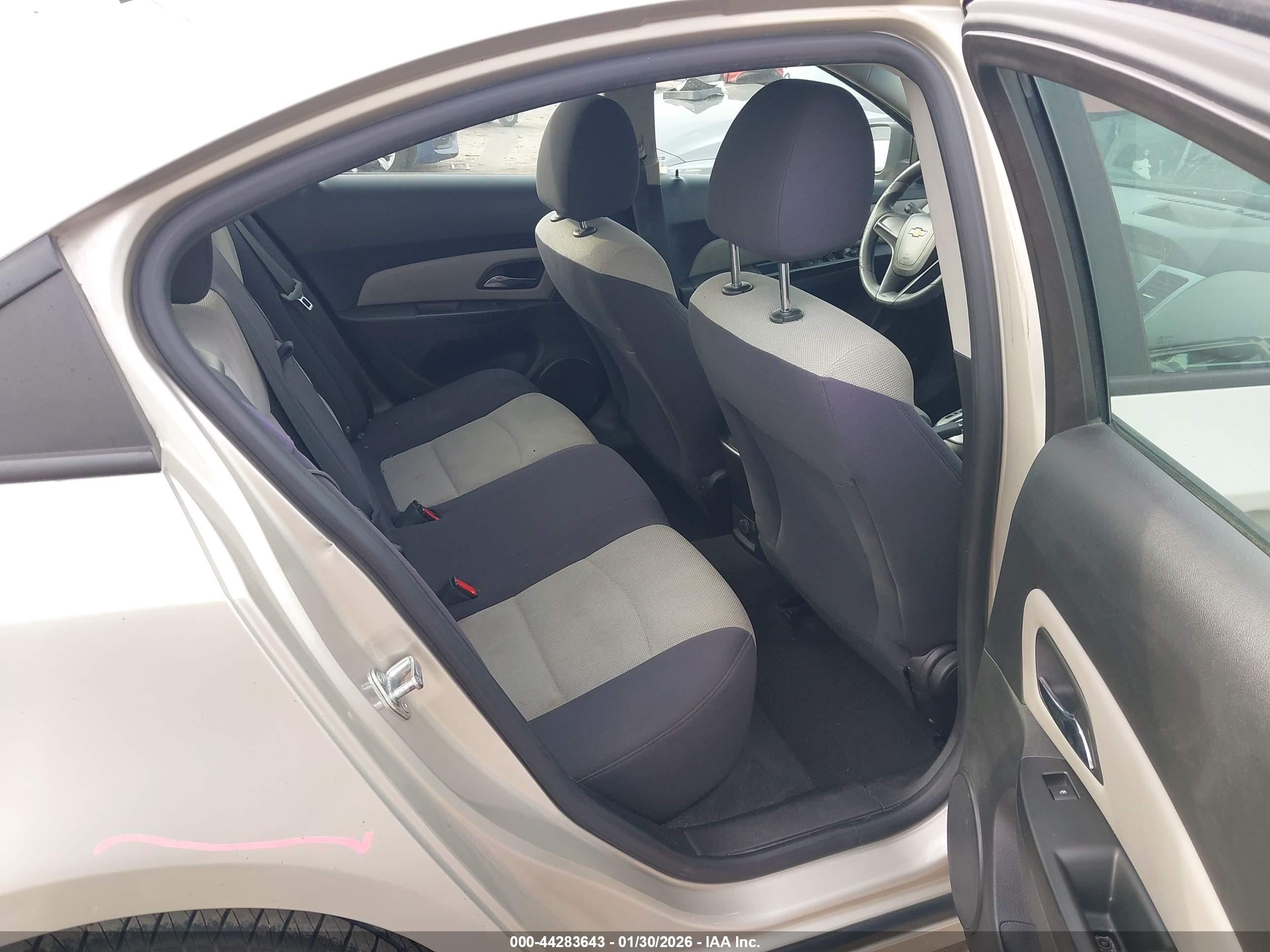 CHEVROLET CRUZE image 8