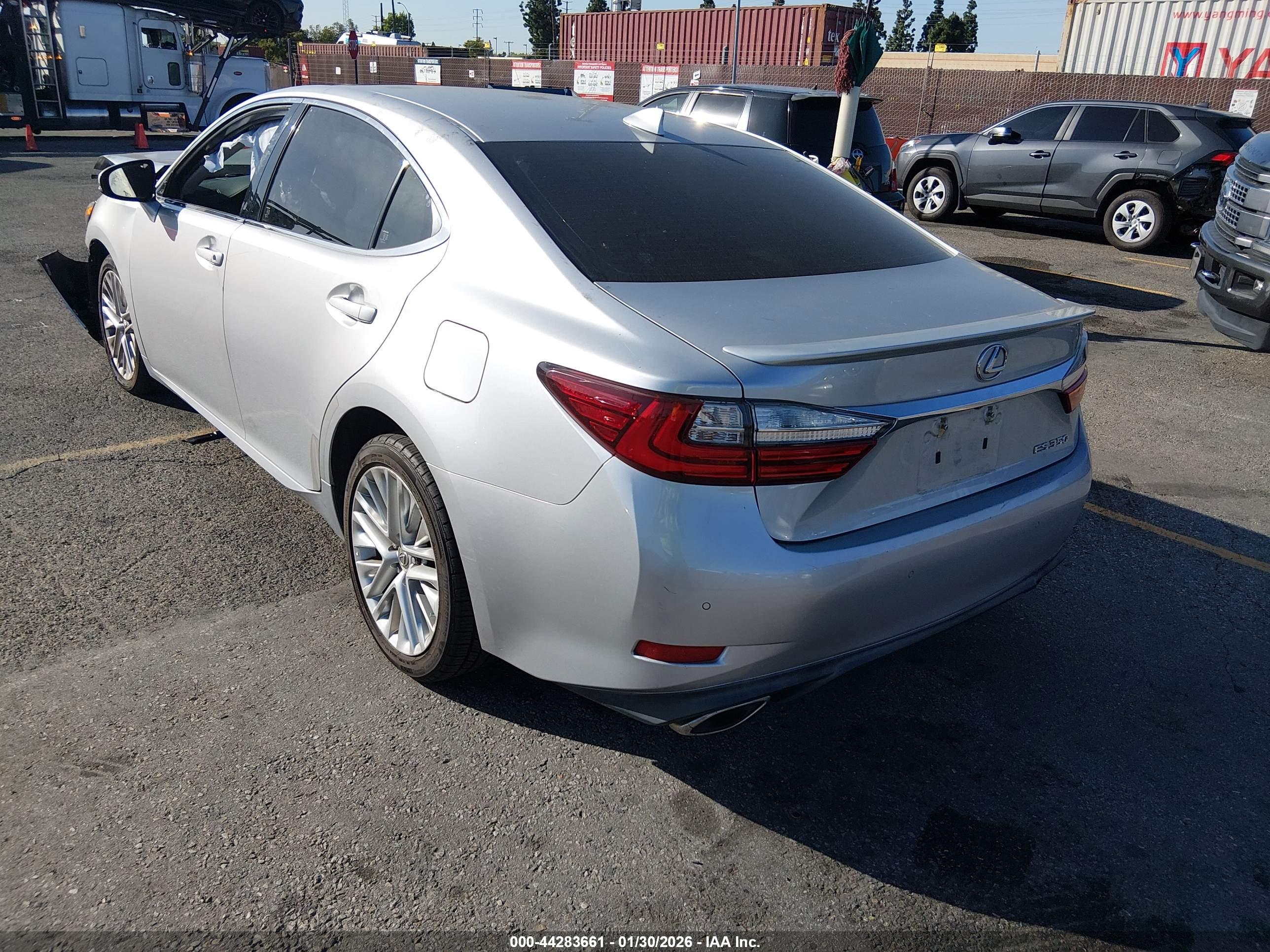 LEXUS ES image 3