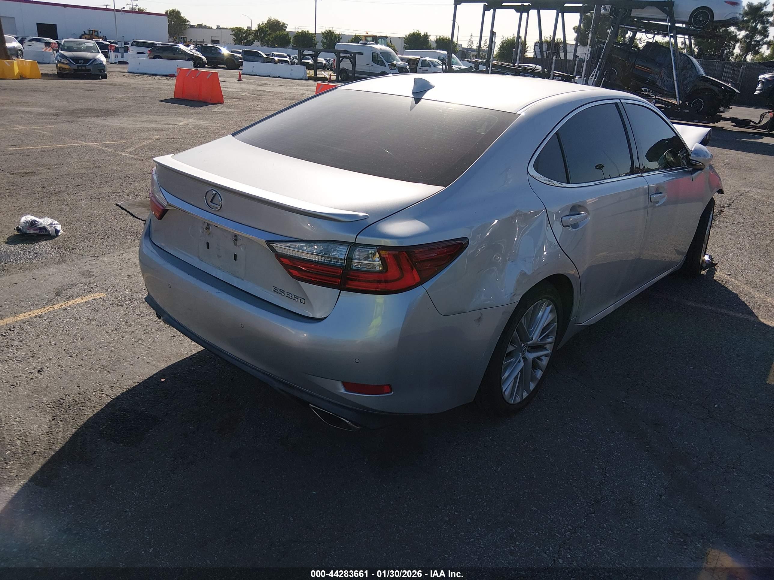 LEXUS ES image 4