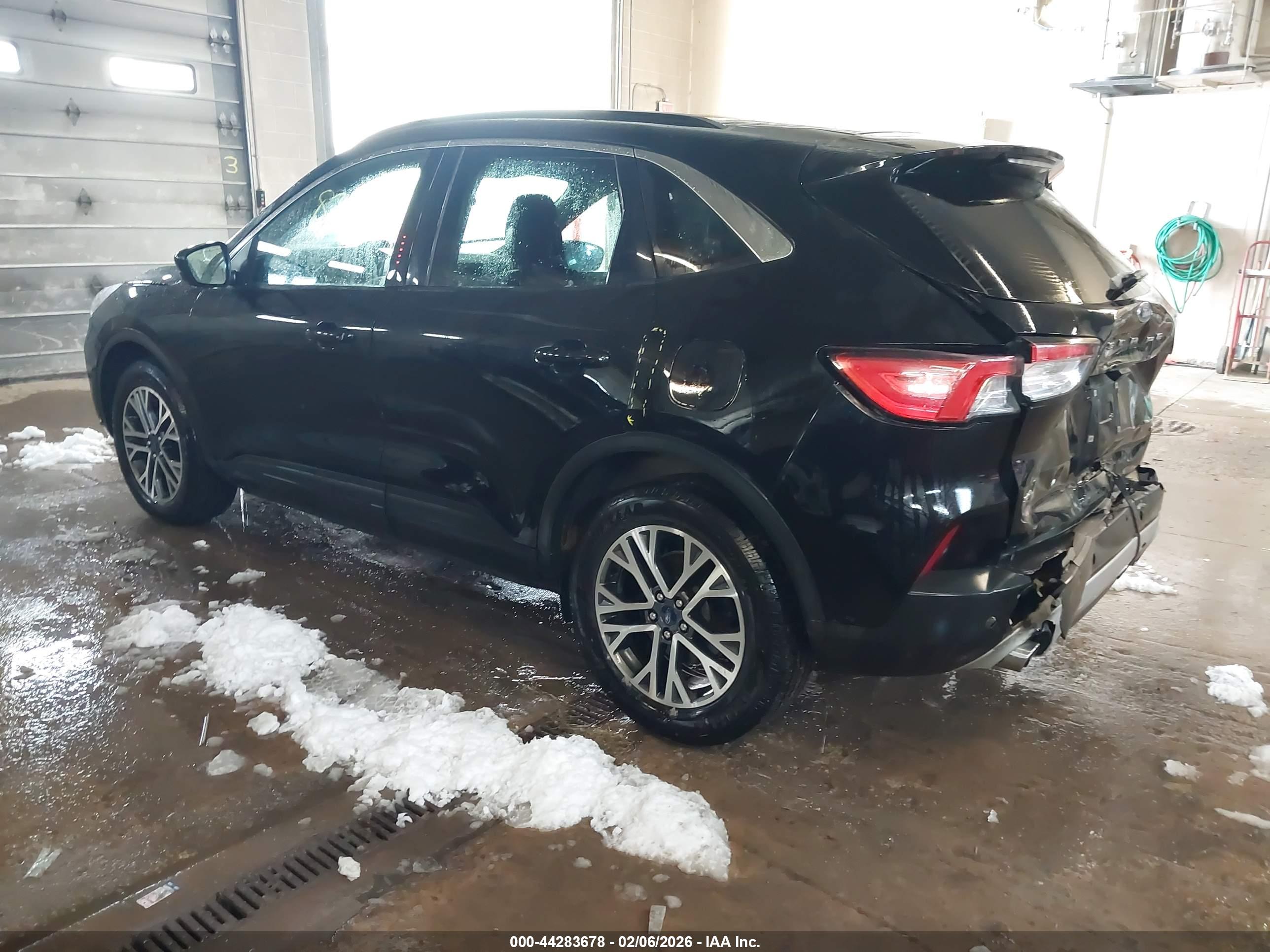 FORD ESCAPE image 3