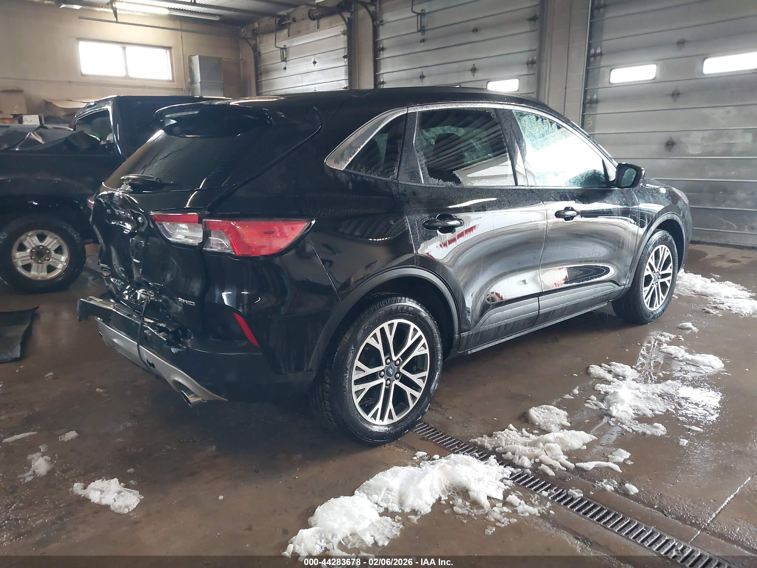 FORD ESCAPE image 4