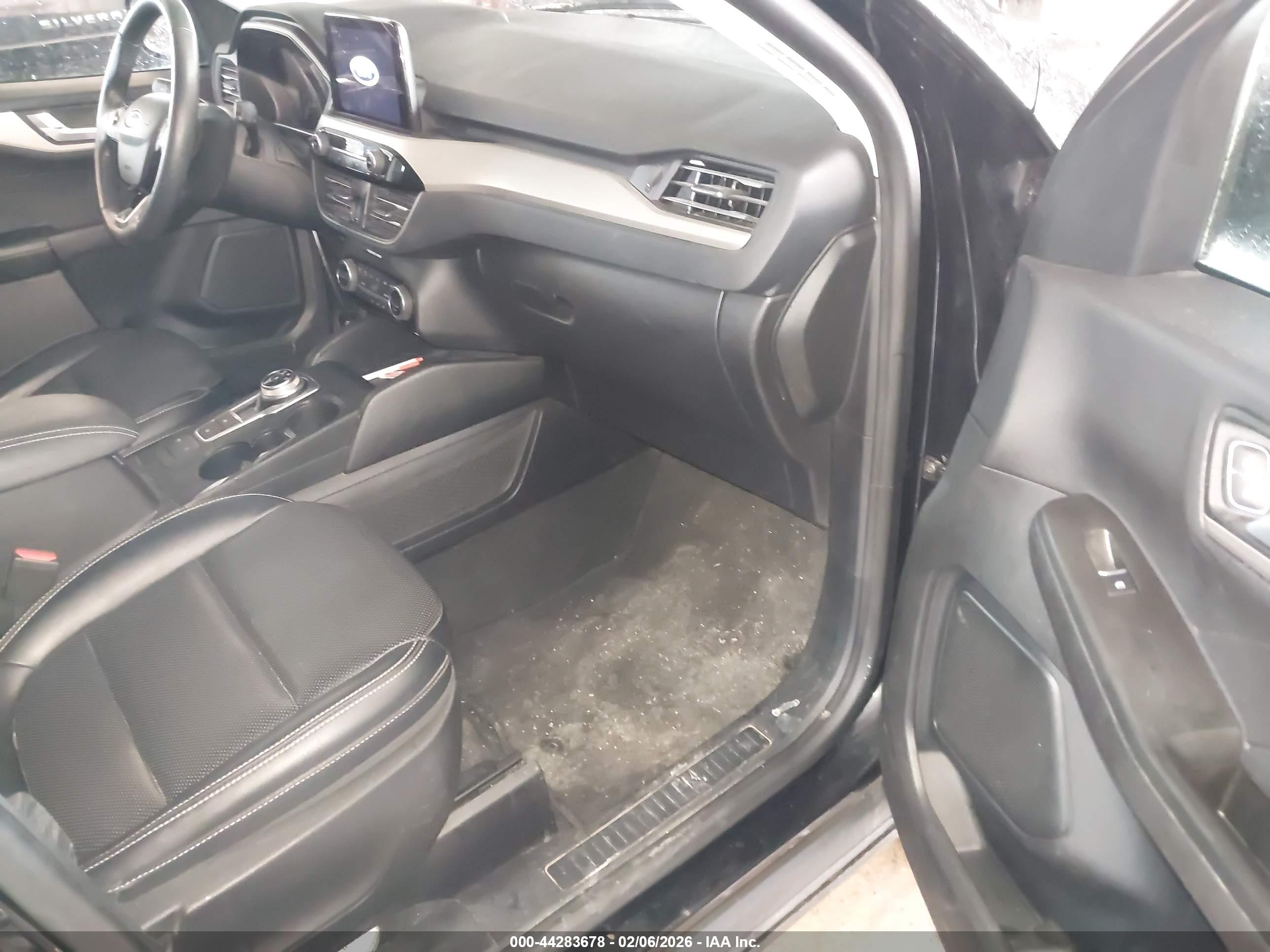 FORD ESCAPE image 5