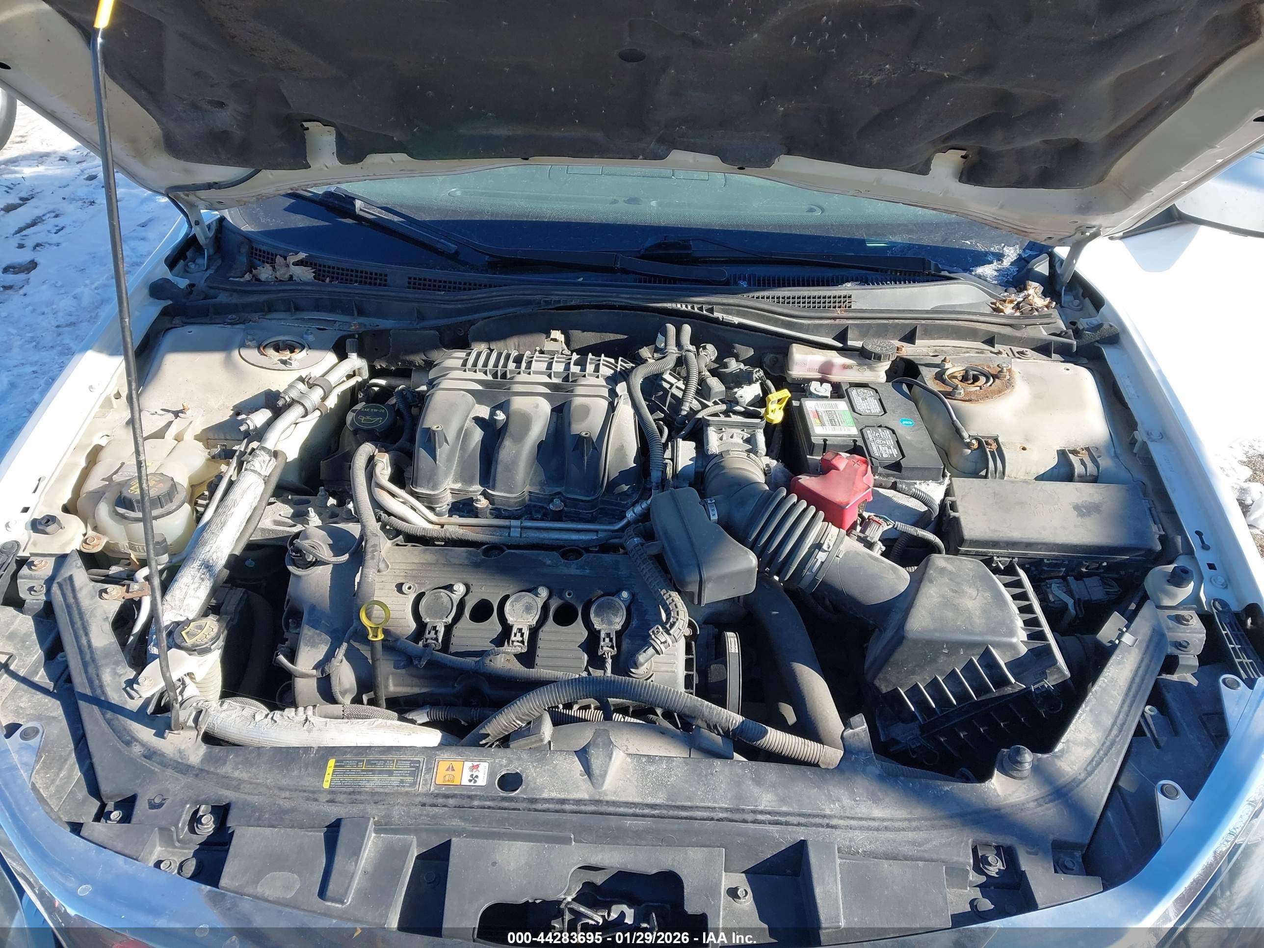 FORD FUSION image 10
