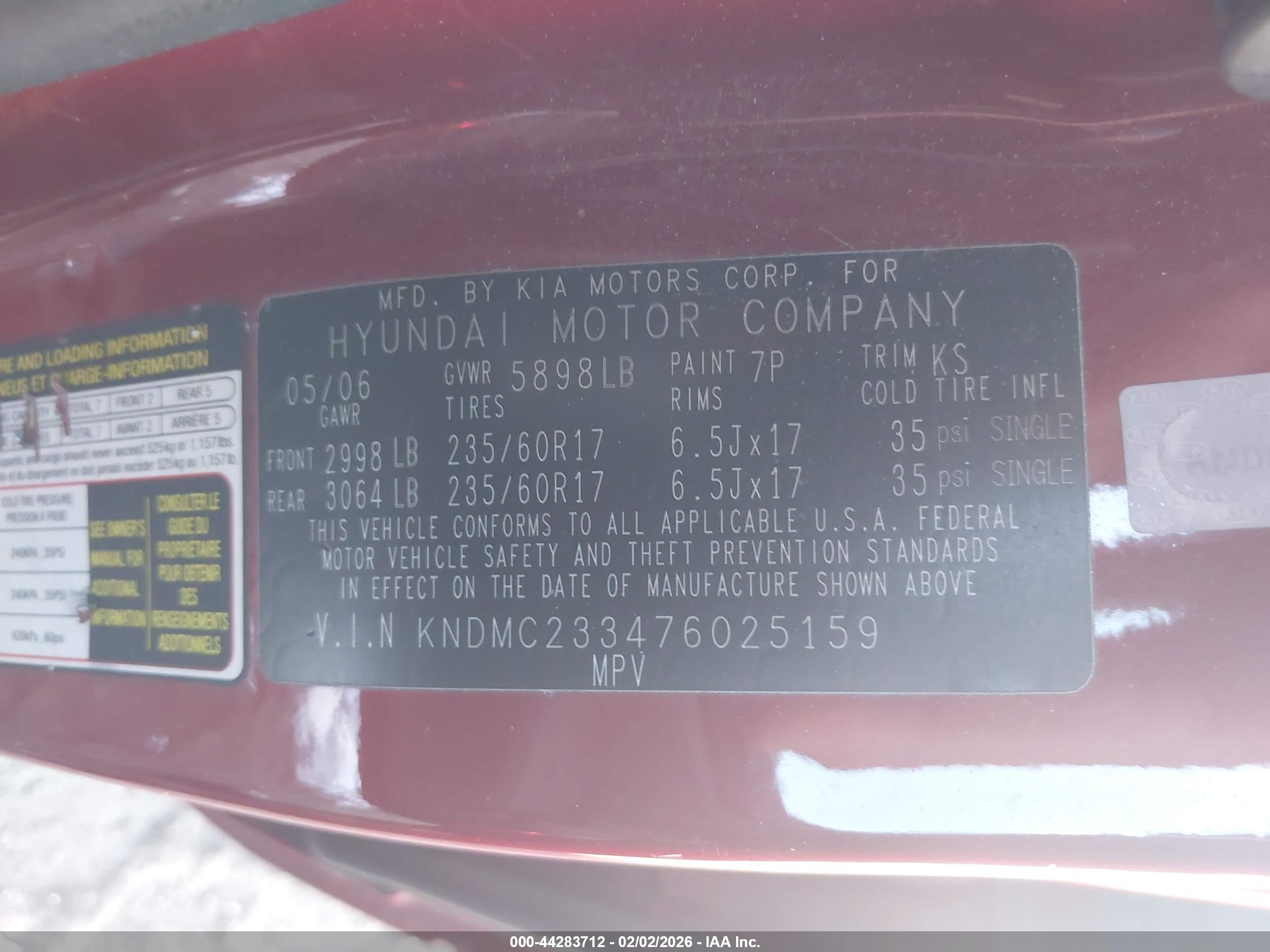 HYUNDAI ENTOURAGE image 9