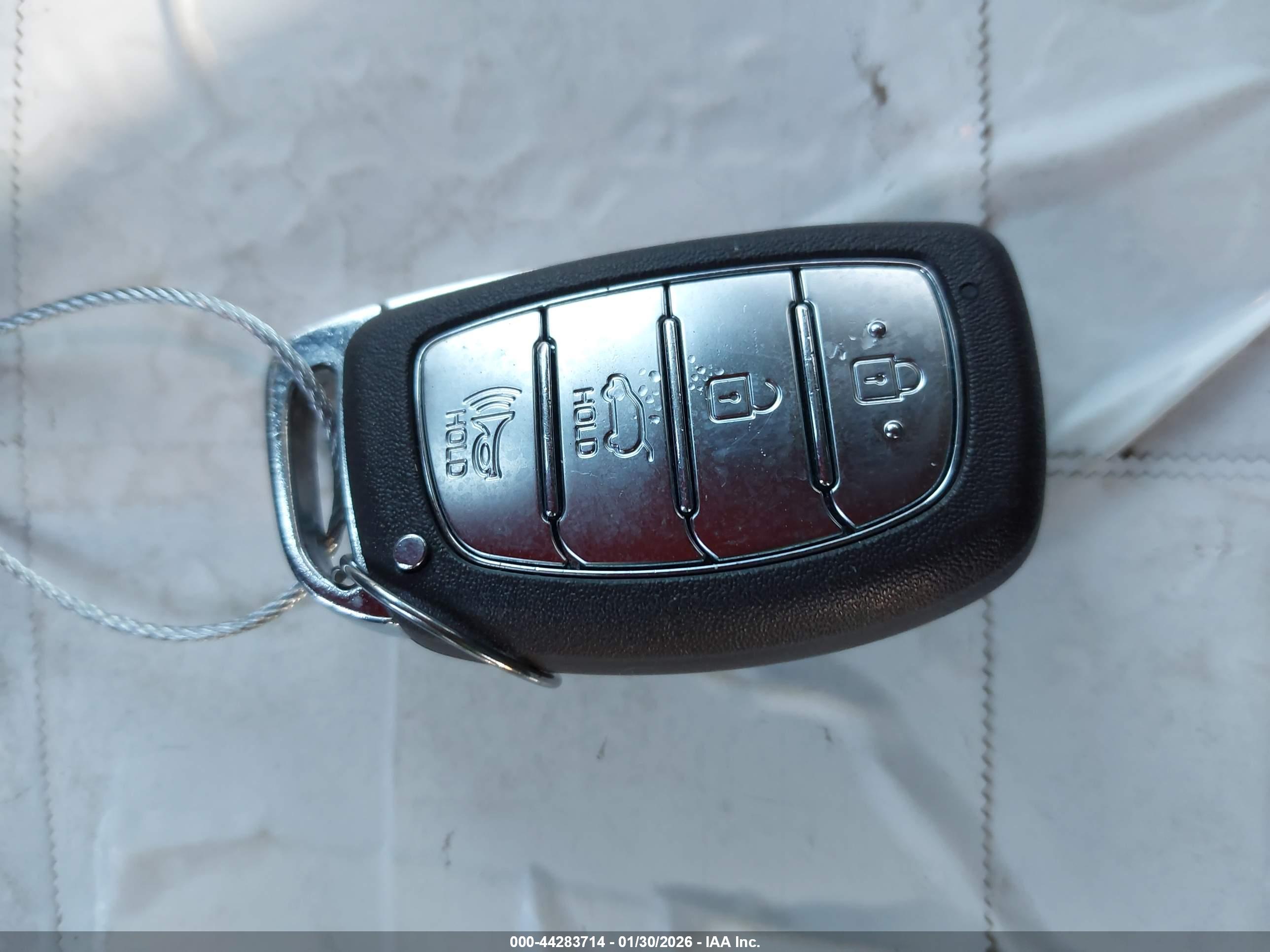 HYUNDAI TUCSON image 11