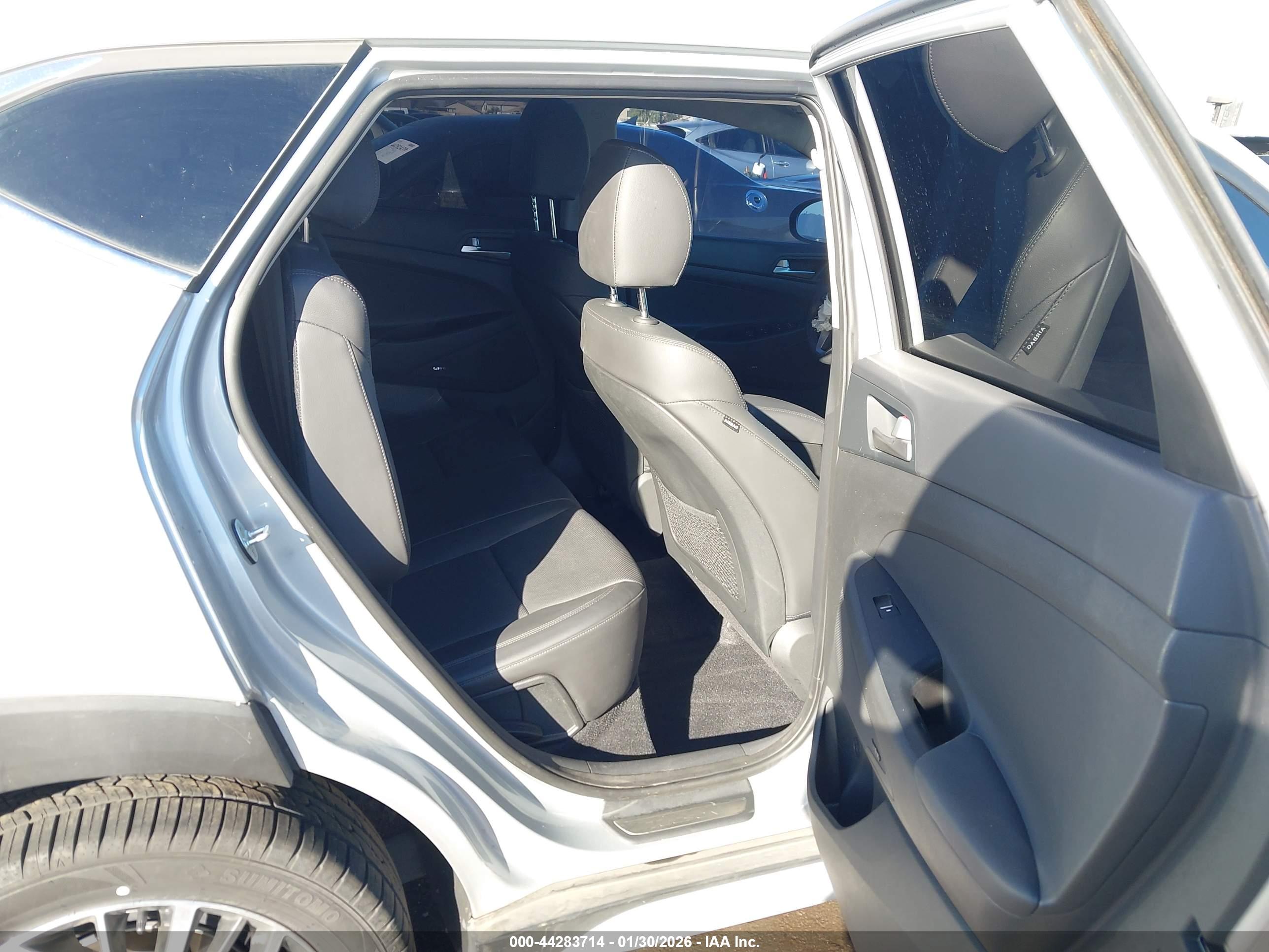 HYUNDAI TUCSON image 8