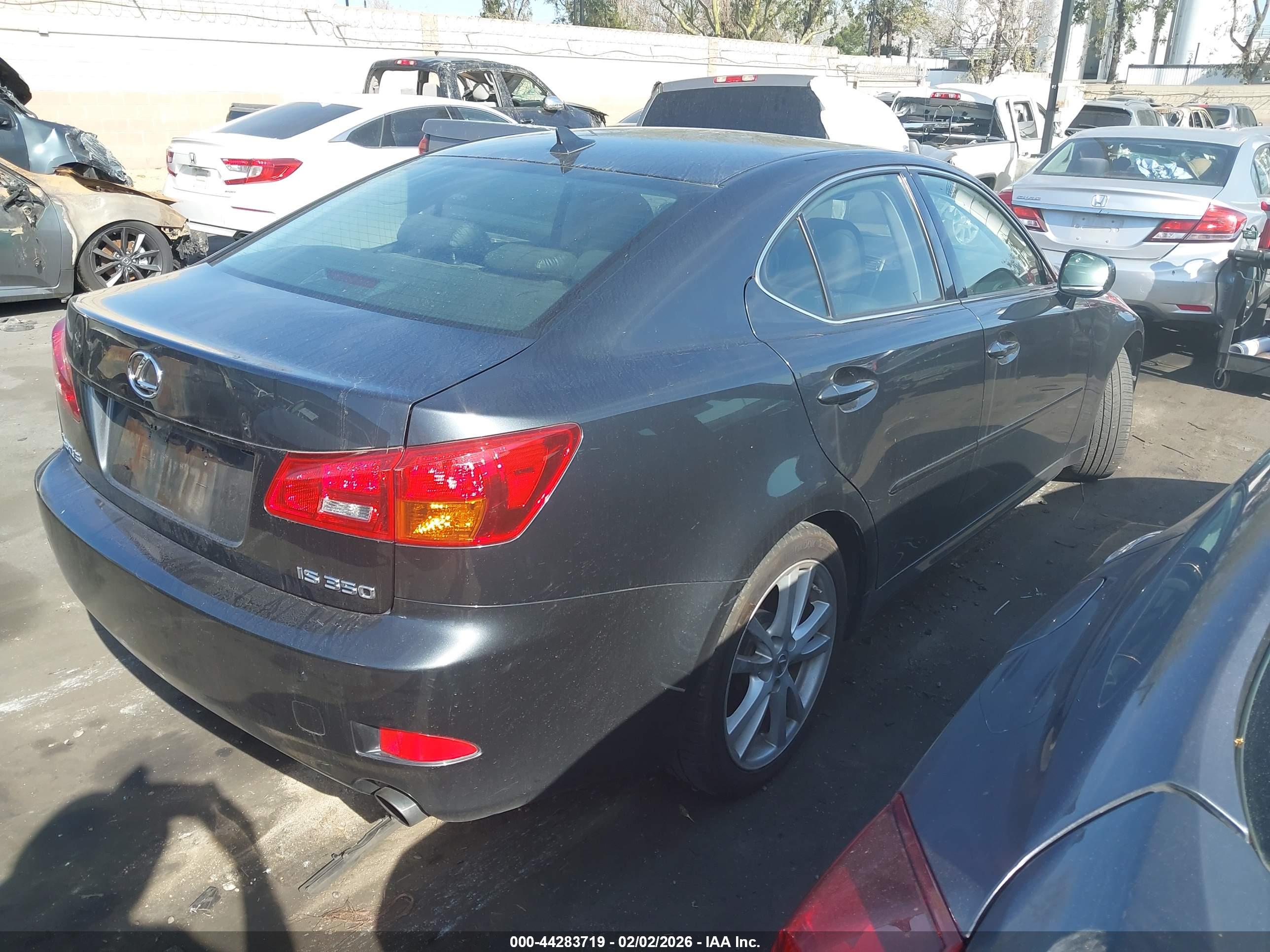LEXUS IS image 4