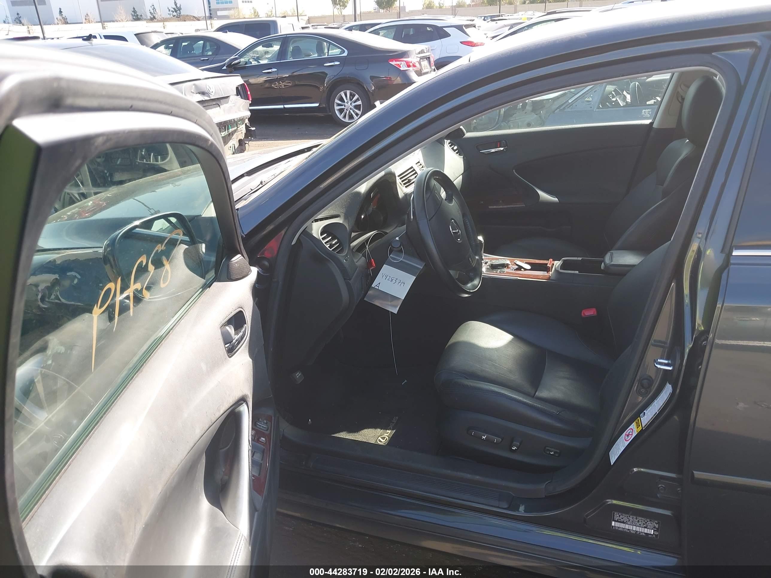 LEXUS IS image 5