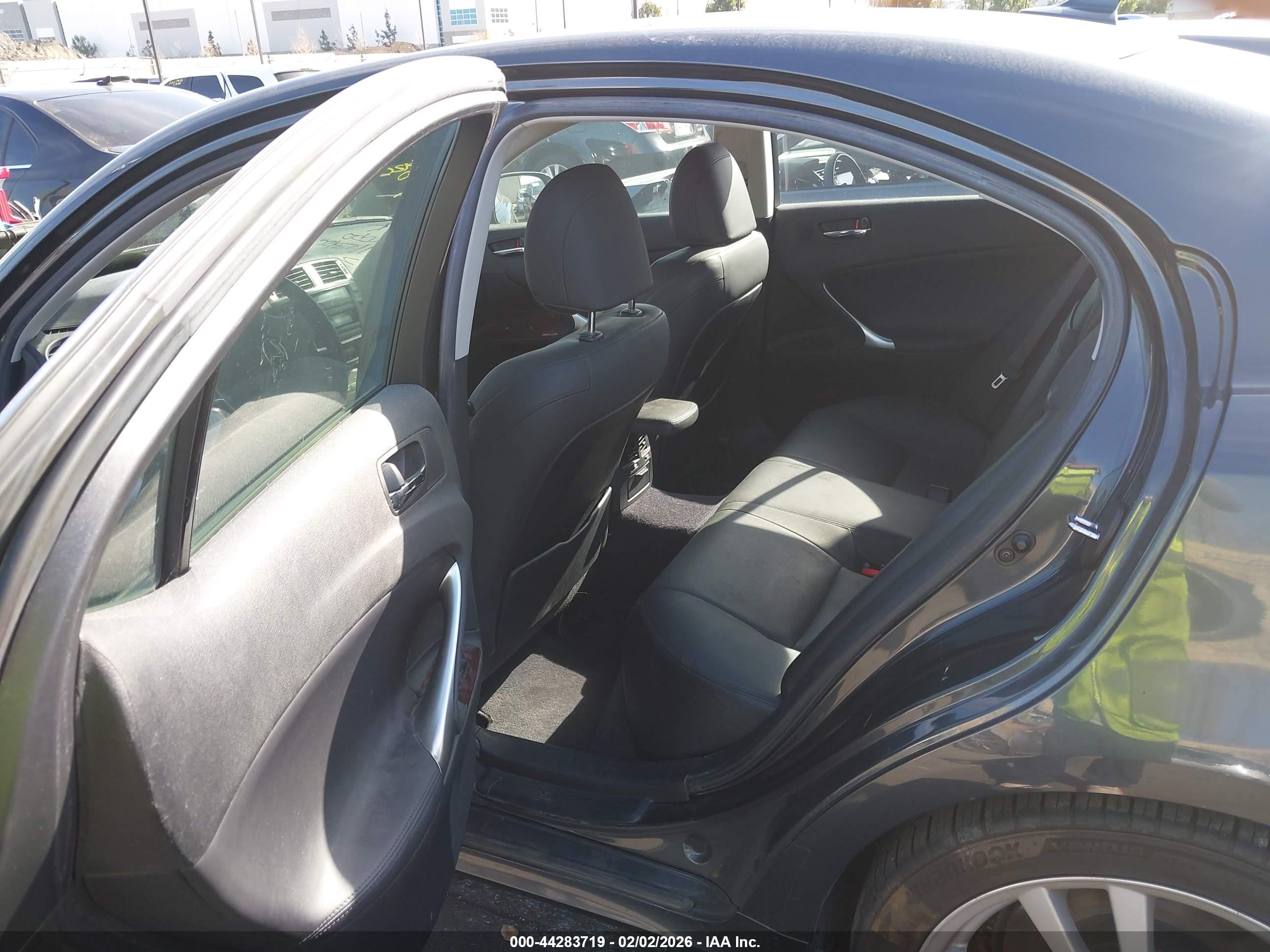 LEXUS IS image 8