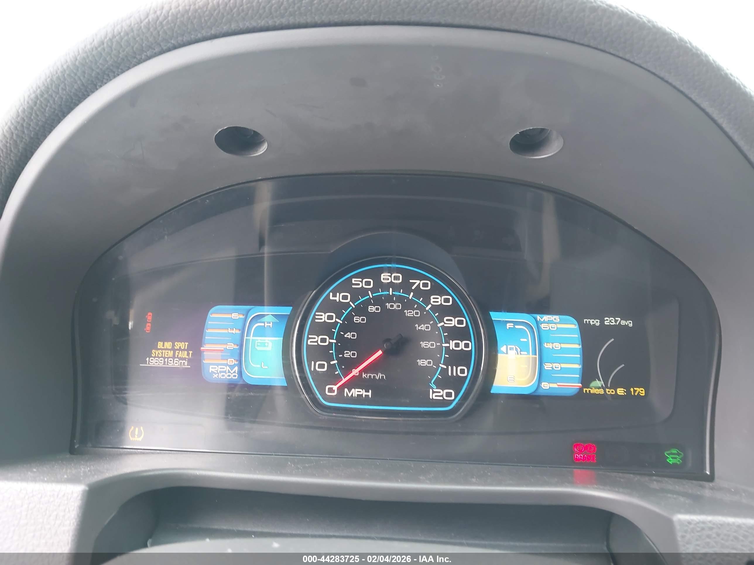 FORD FUSION image 7