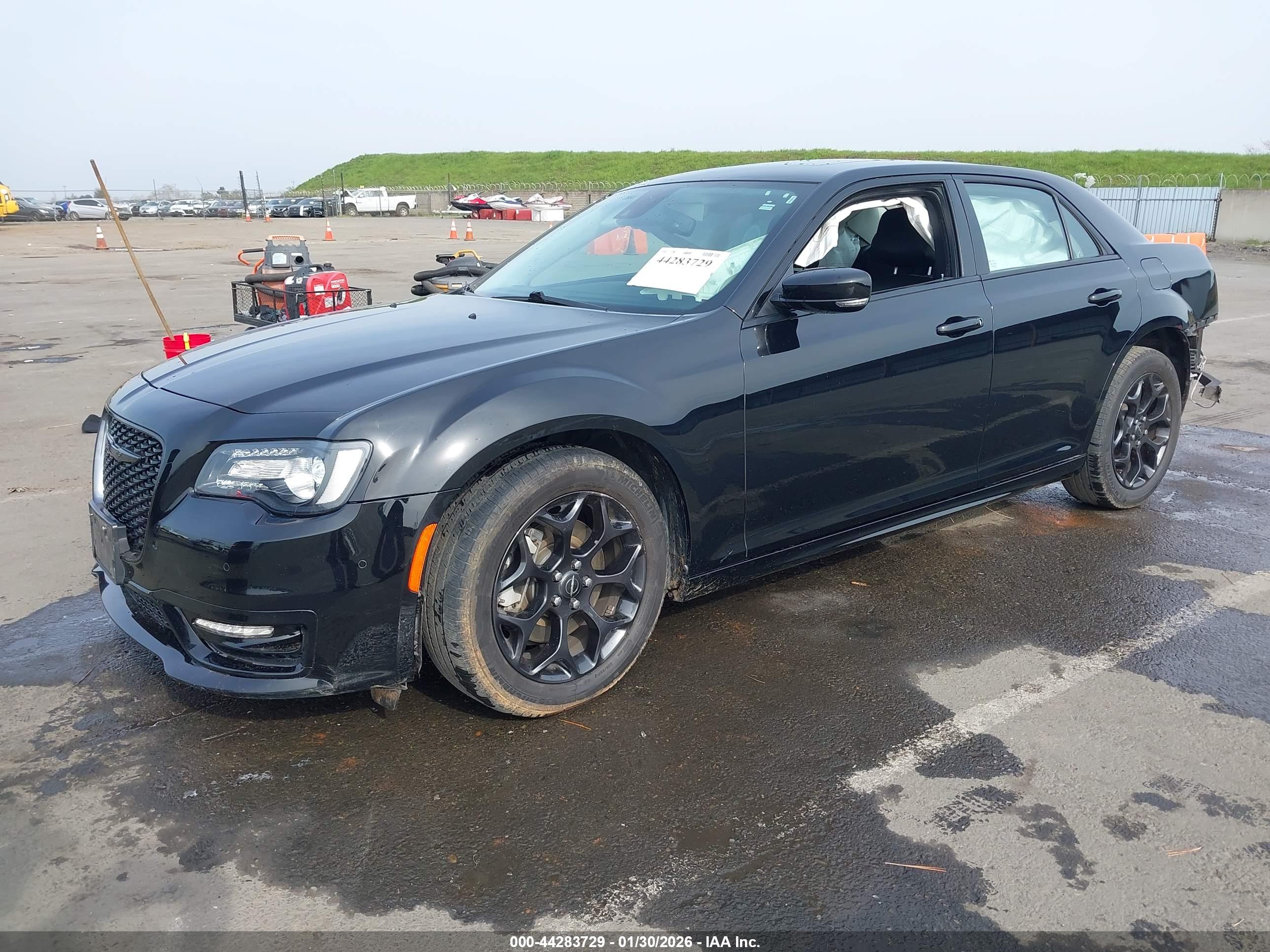 CHRYSLER 300 image 2