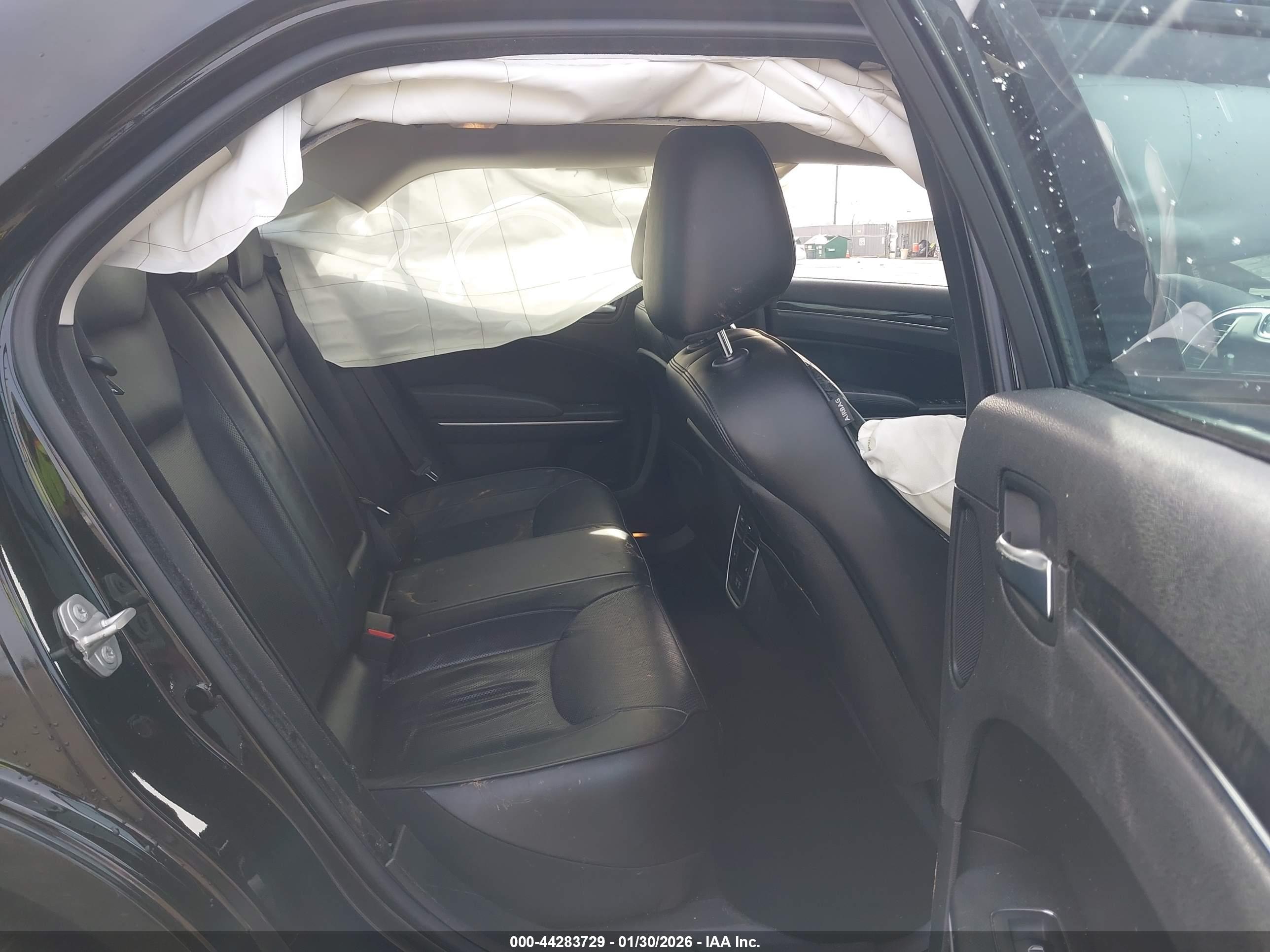 CHRYSLER 300 image 8