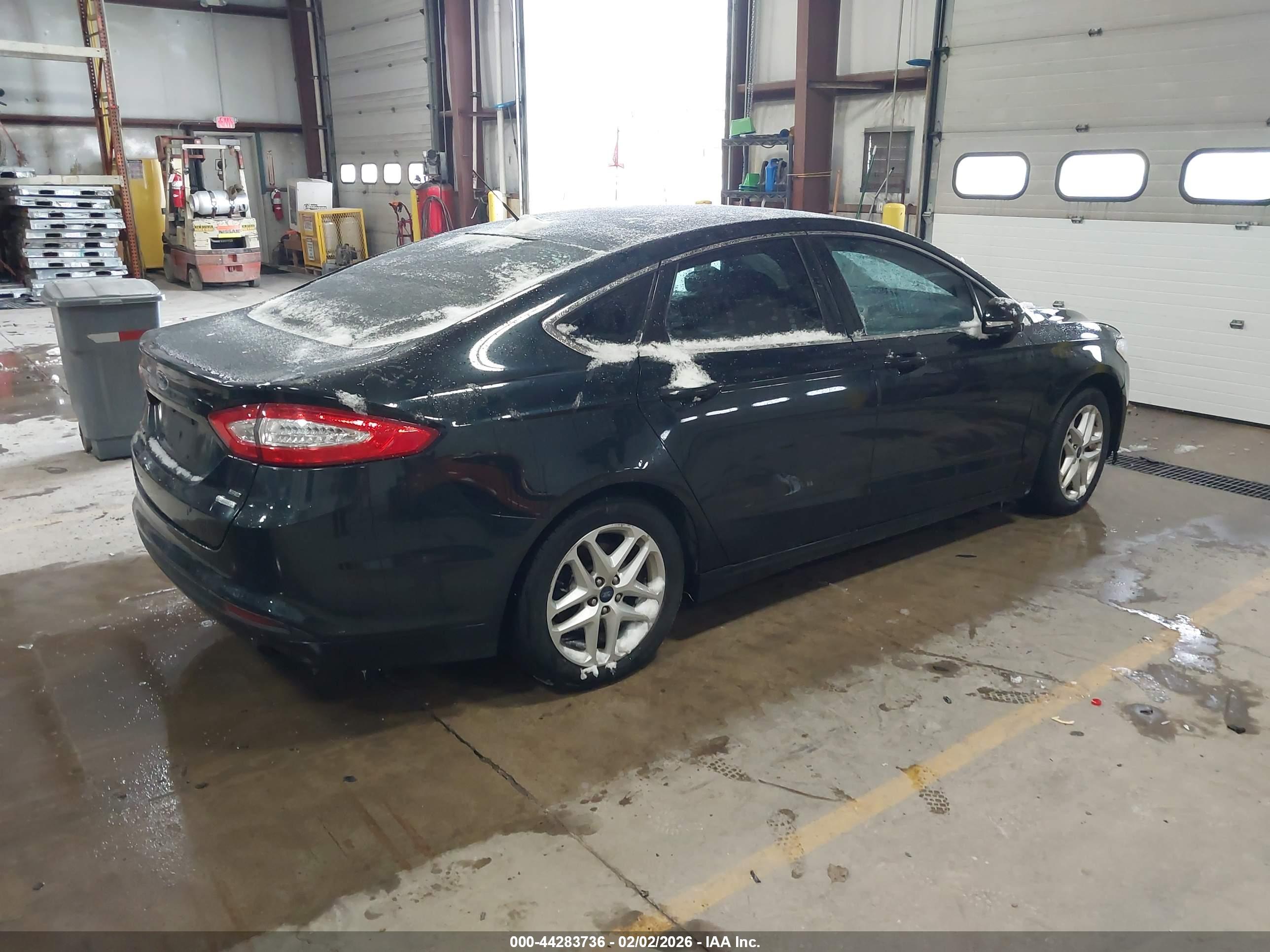 FORD FUSION image 4