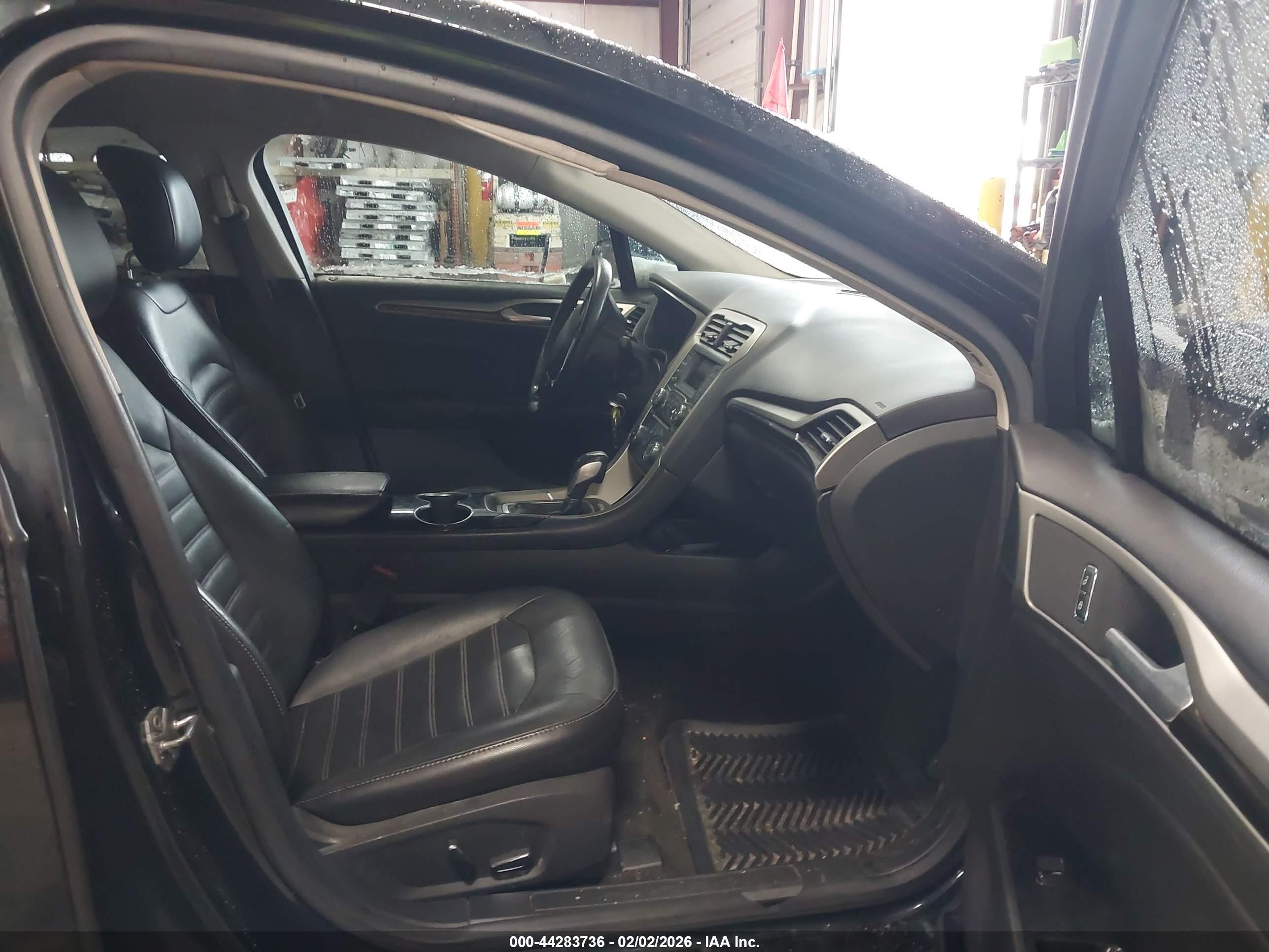 FORD FUSION image 5