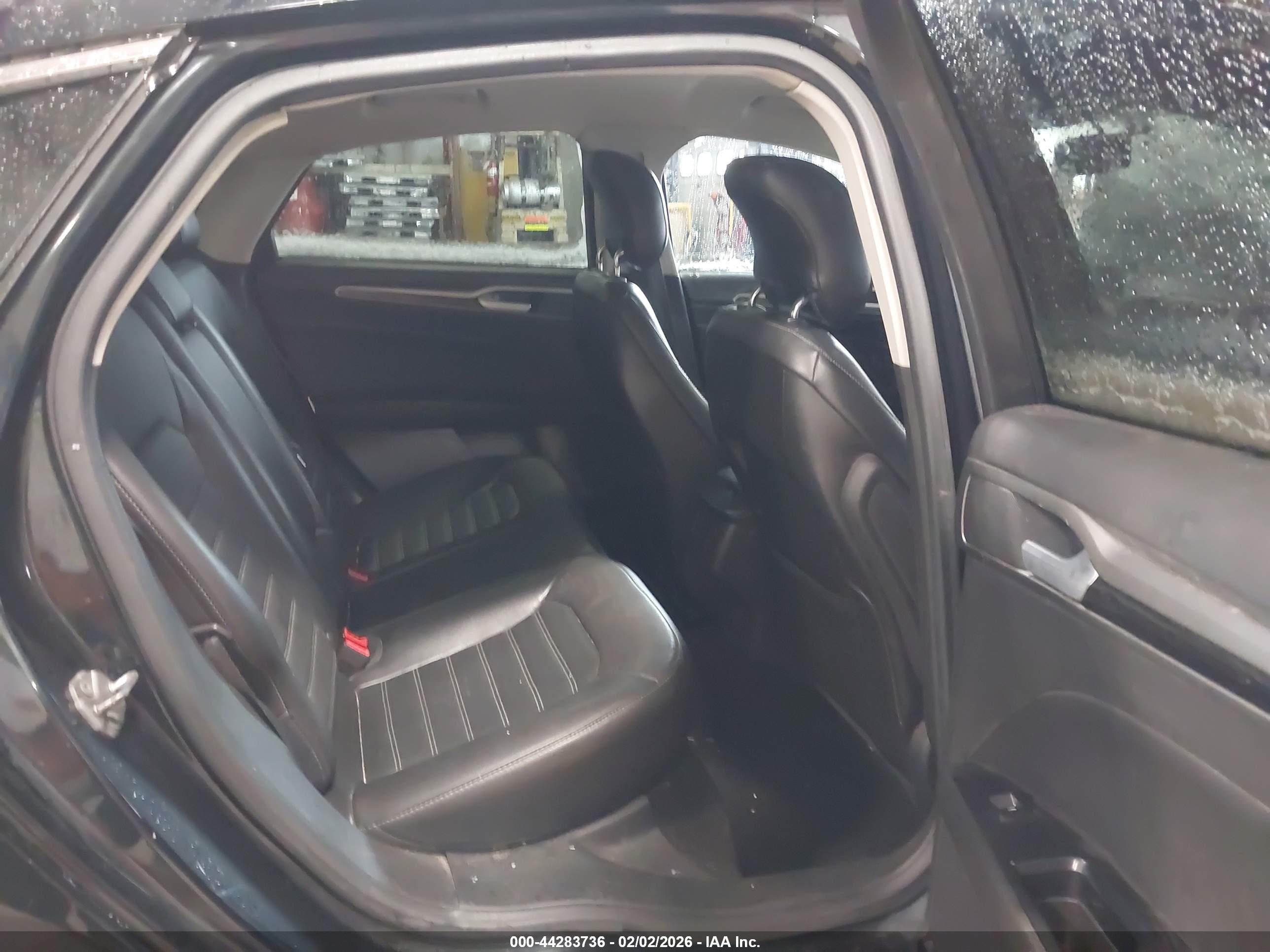 FORD FUSION image 8