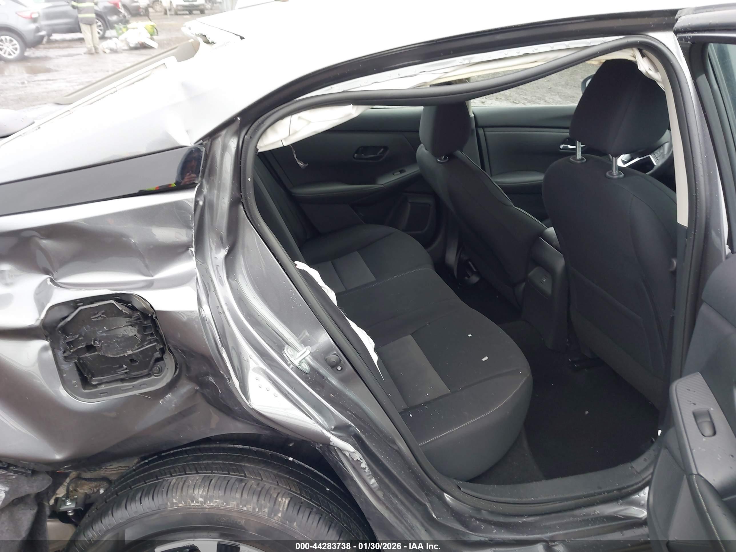 NISSAN SENTRA image 8