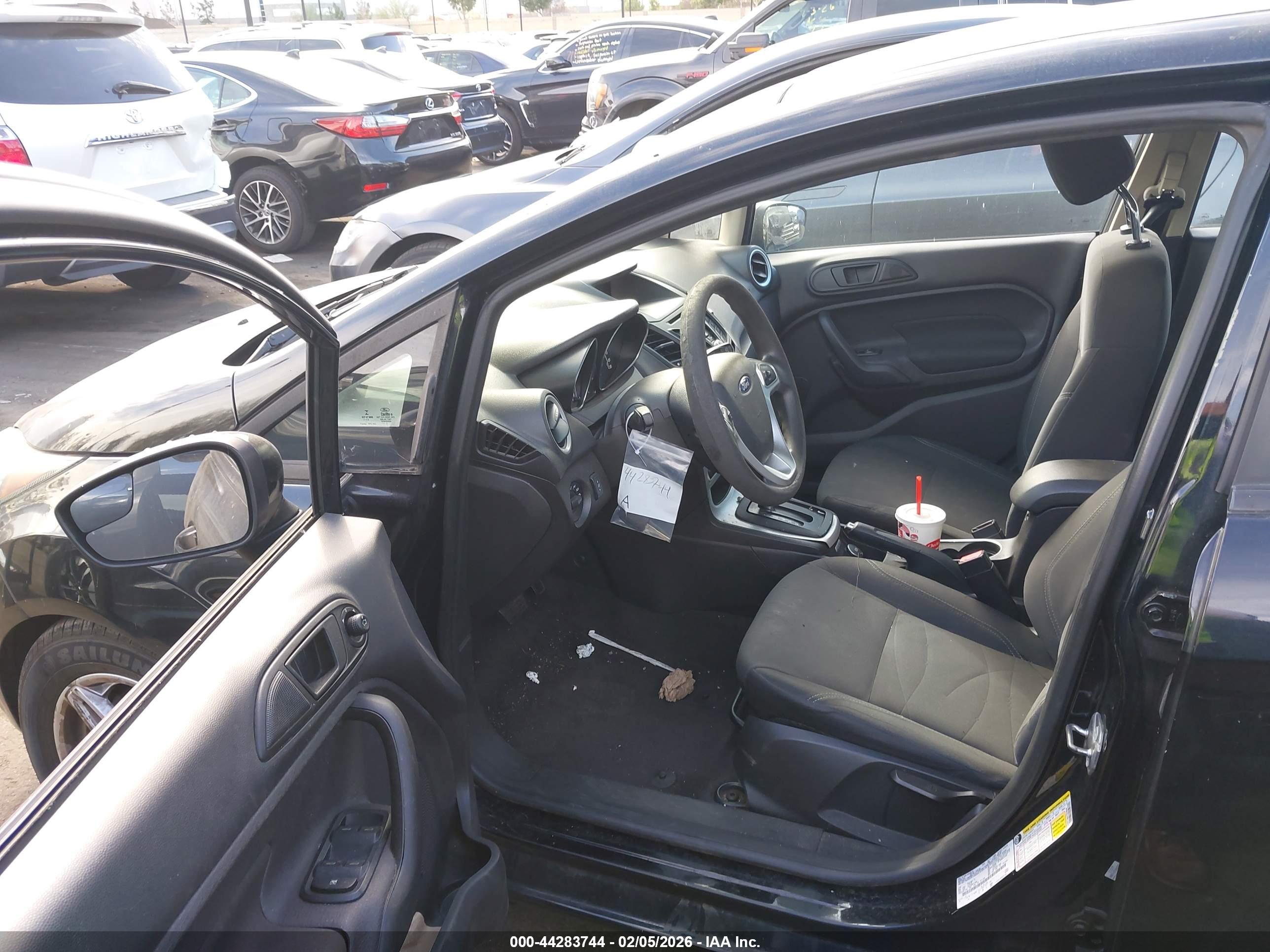 FORD FIESTA image 5