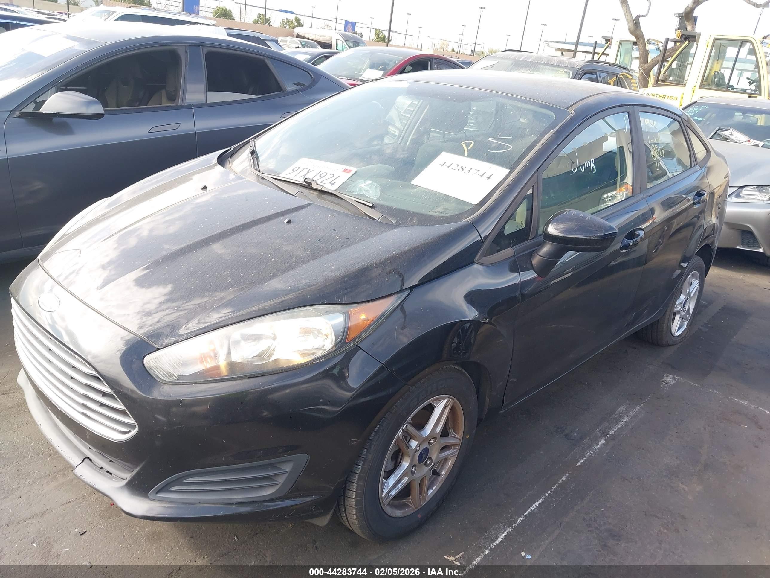 FORD FIESTA image 6