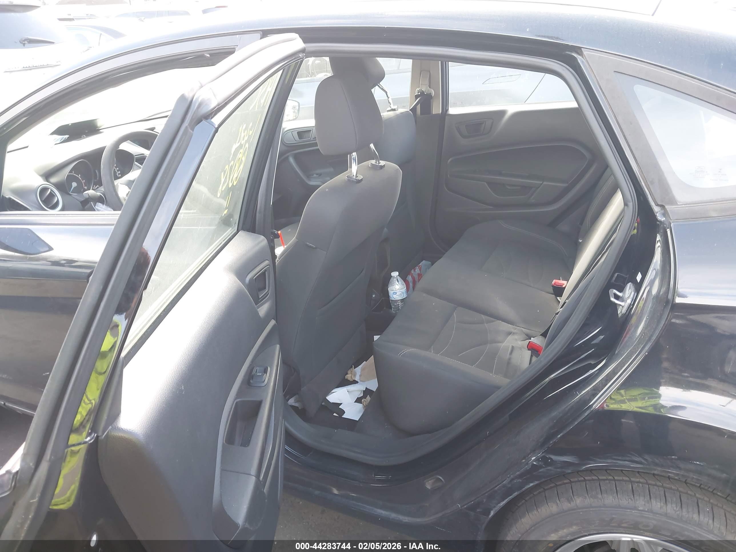 FORD FIESTA image 8