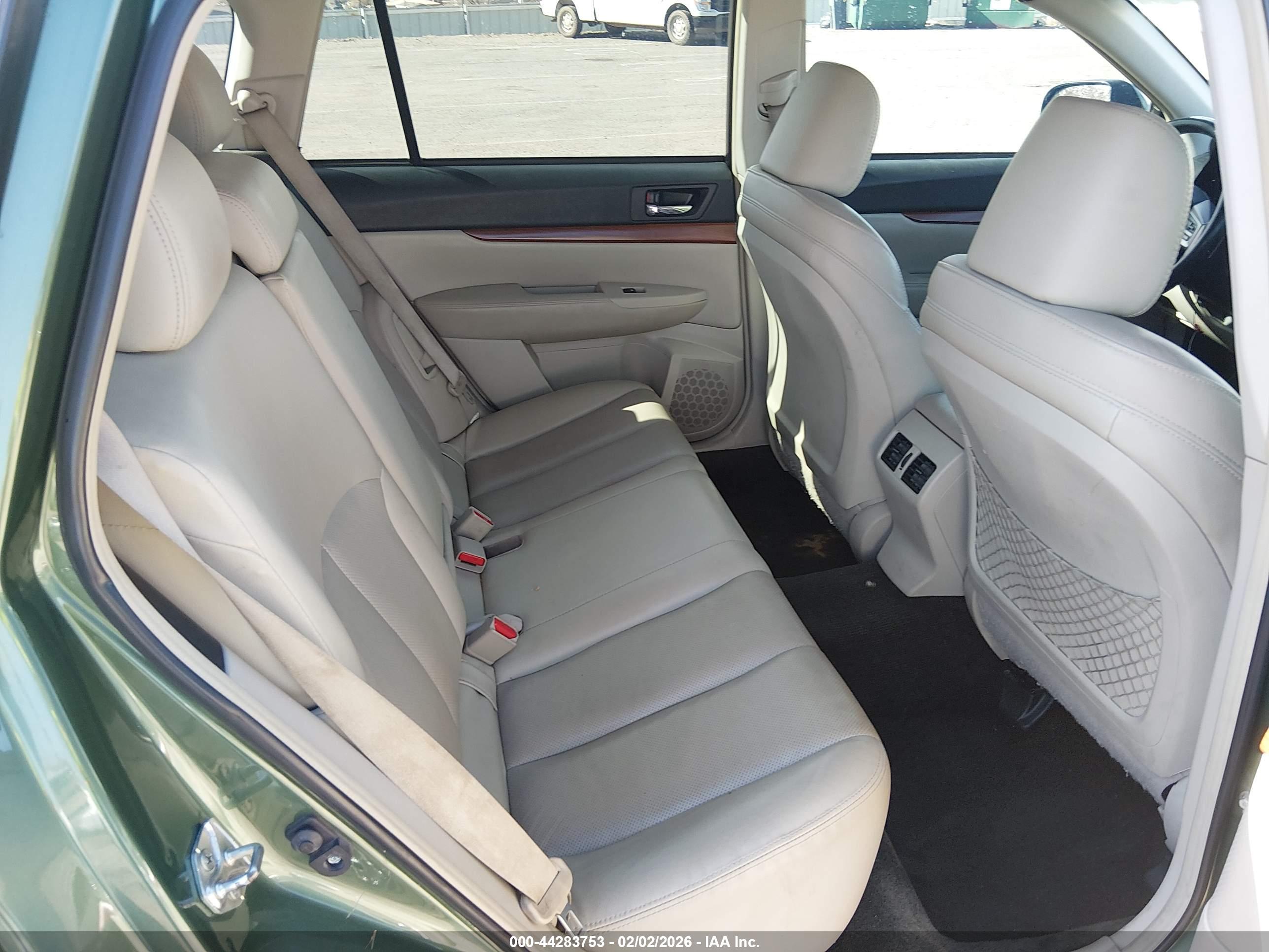 SUBARU OUTBACK image 8