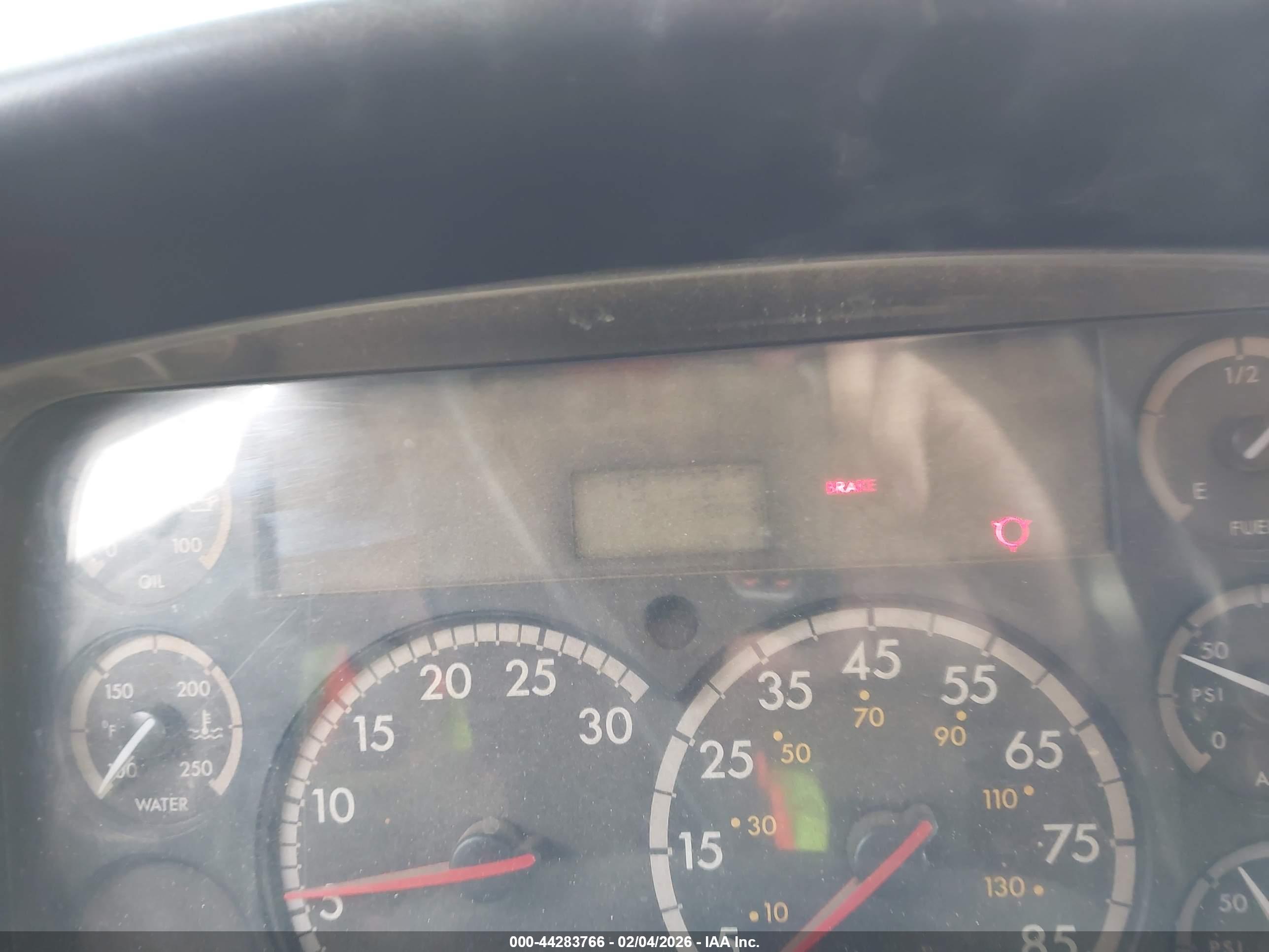 FREIGHTLINER M2 image 6