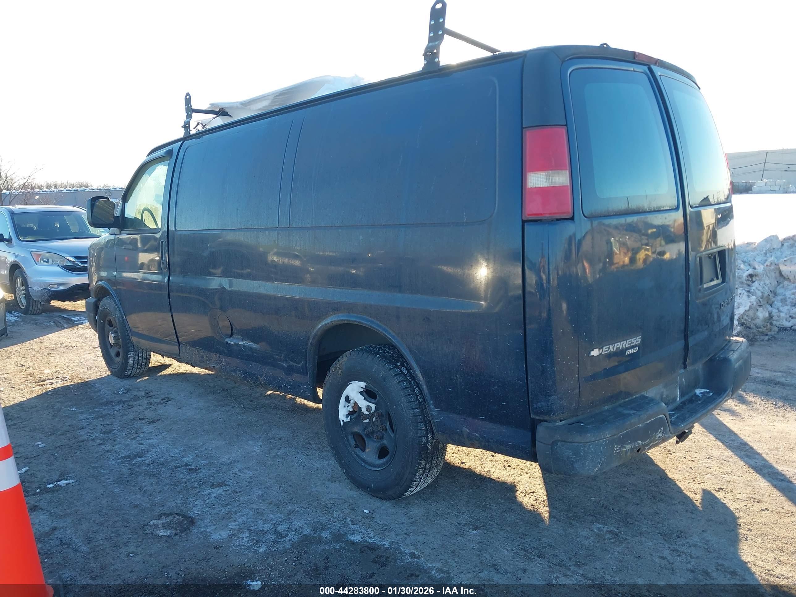 CHEVROLET EXPRESS image 3