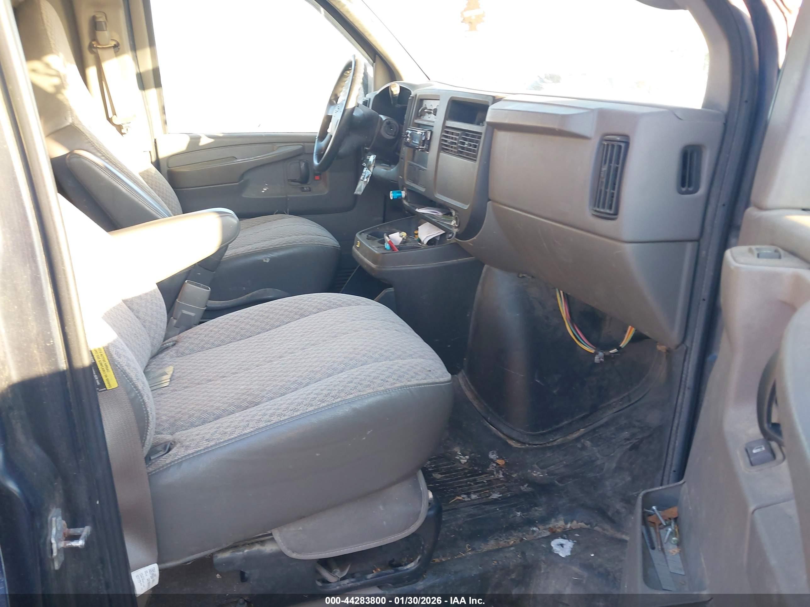 CHEVROLET EXPRESS image 5