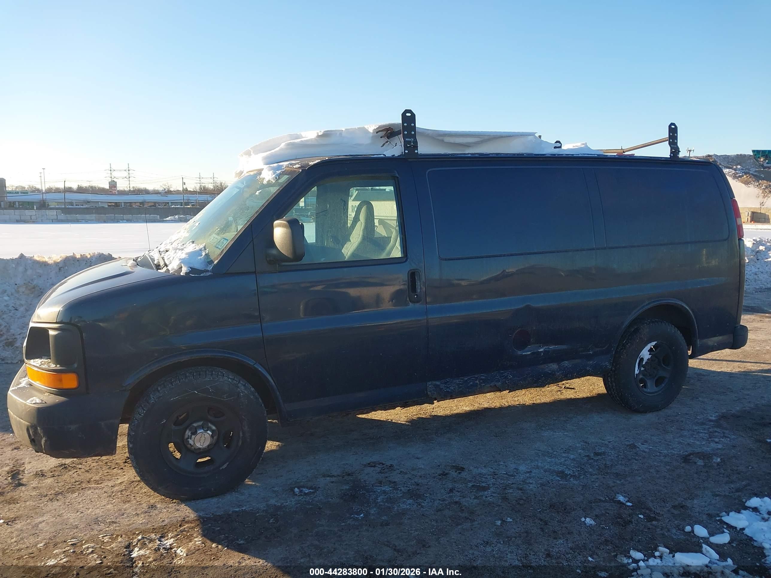 CHEVROLET EXPRESS image 6