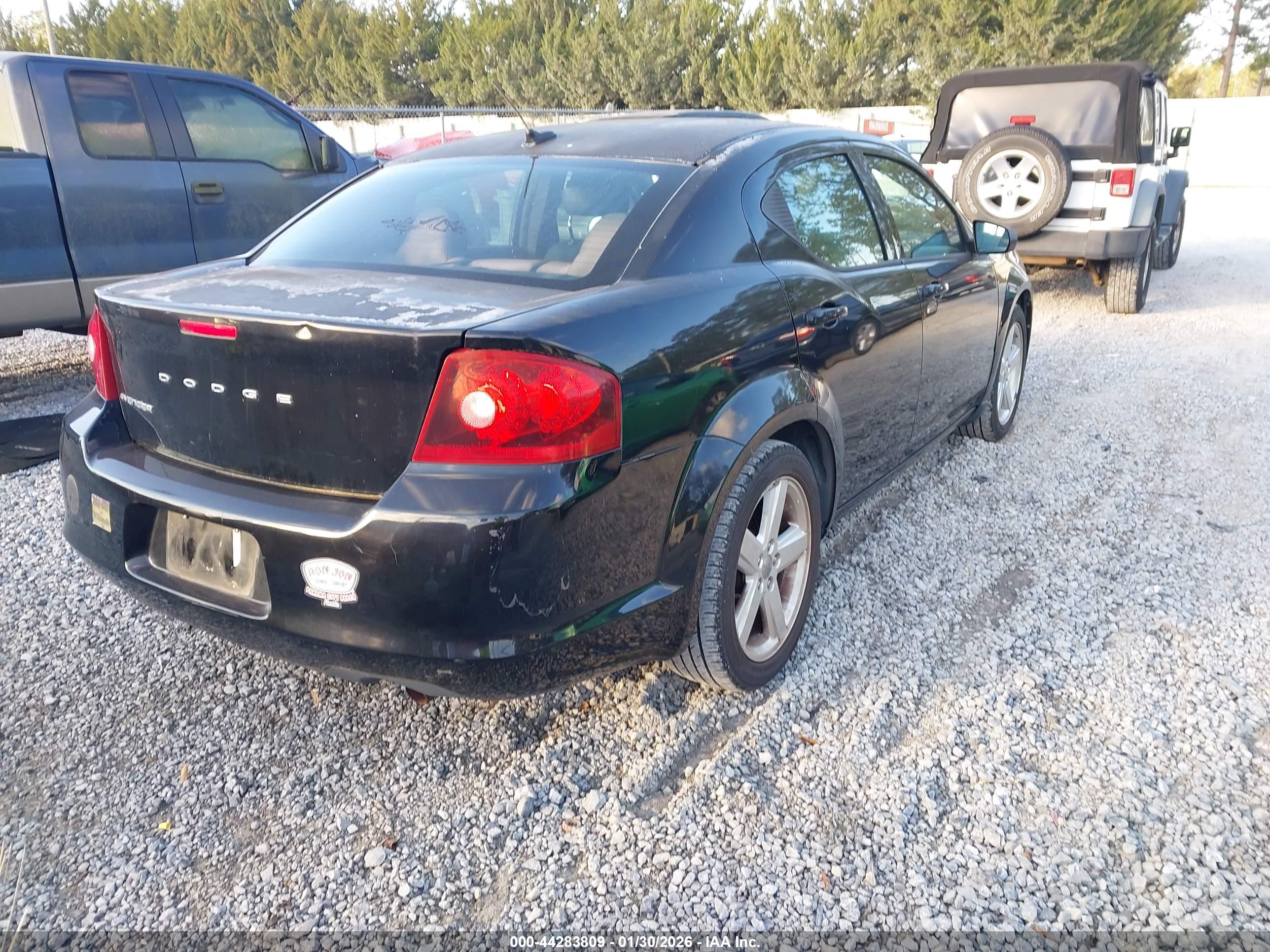 DODGE AVENGER image 4
