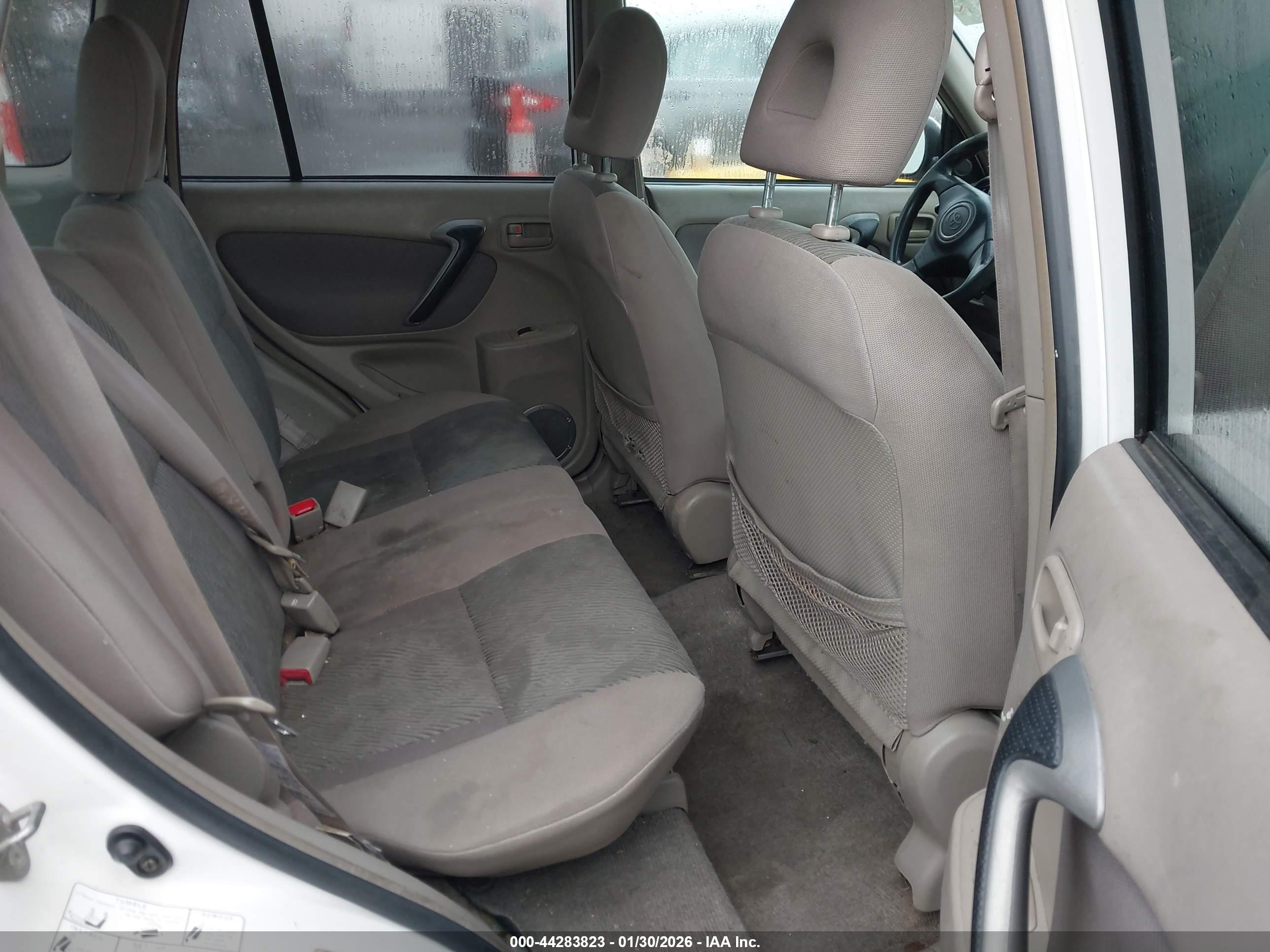TOYOTA RAV4 image 8