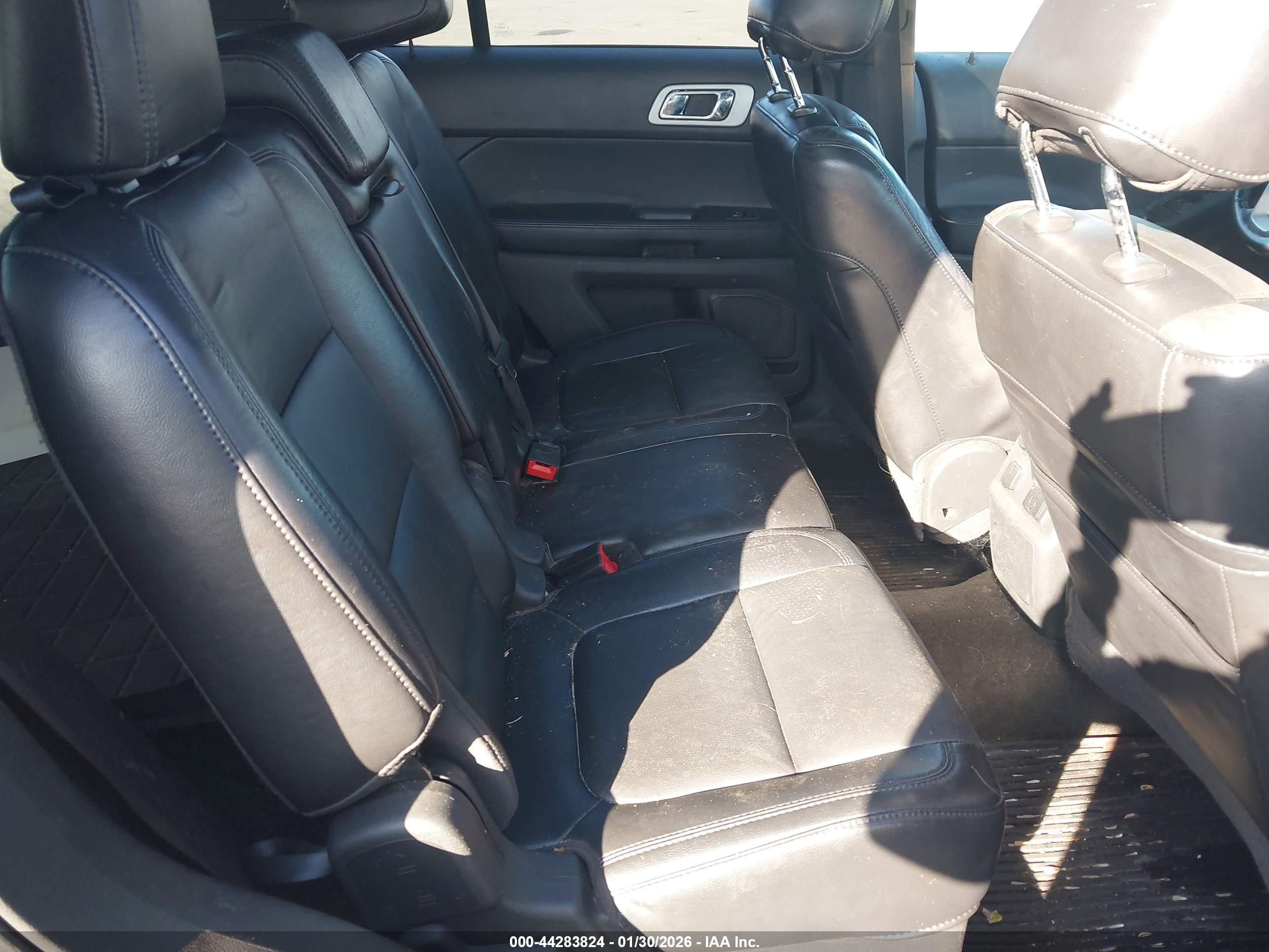 FORD EXPLORER image 8