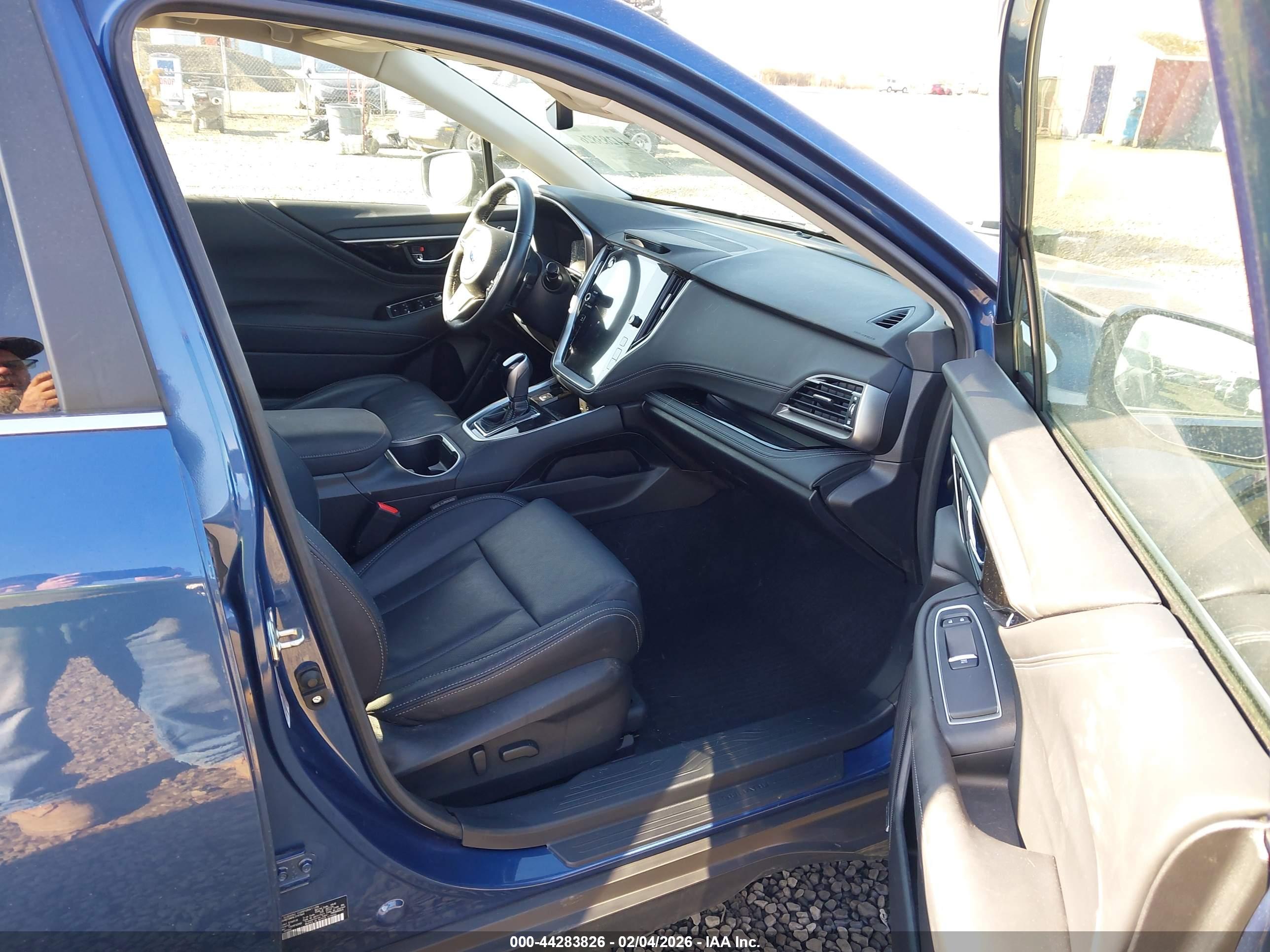 SUBARU OUTBACK image 5