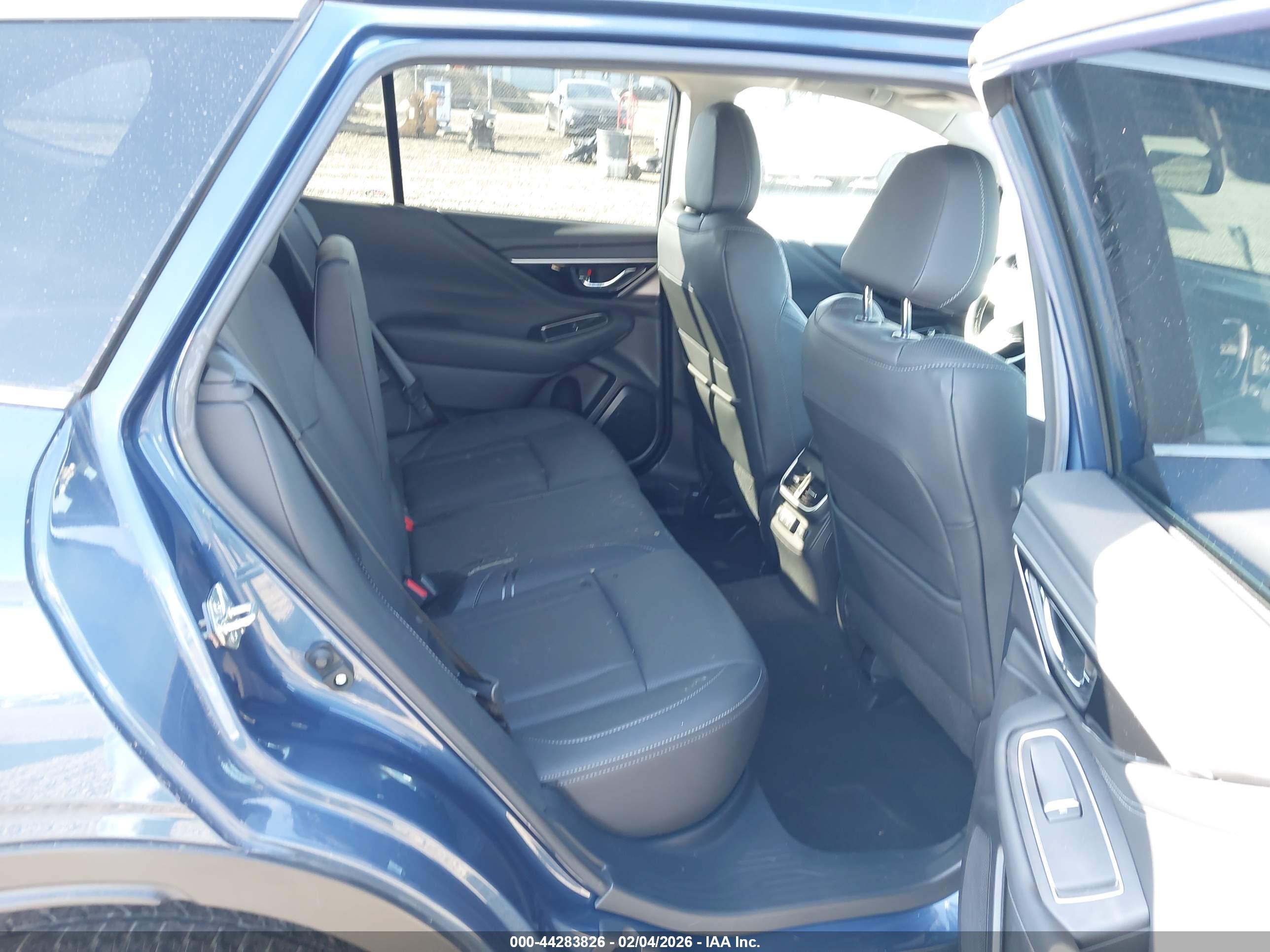 SUBARU OUTBACK image 8