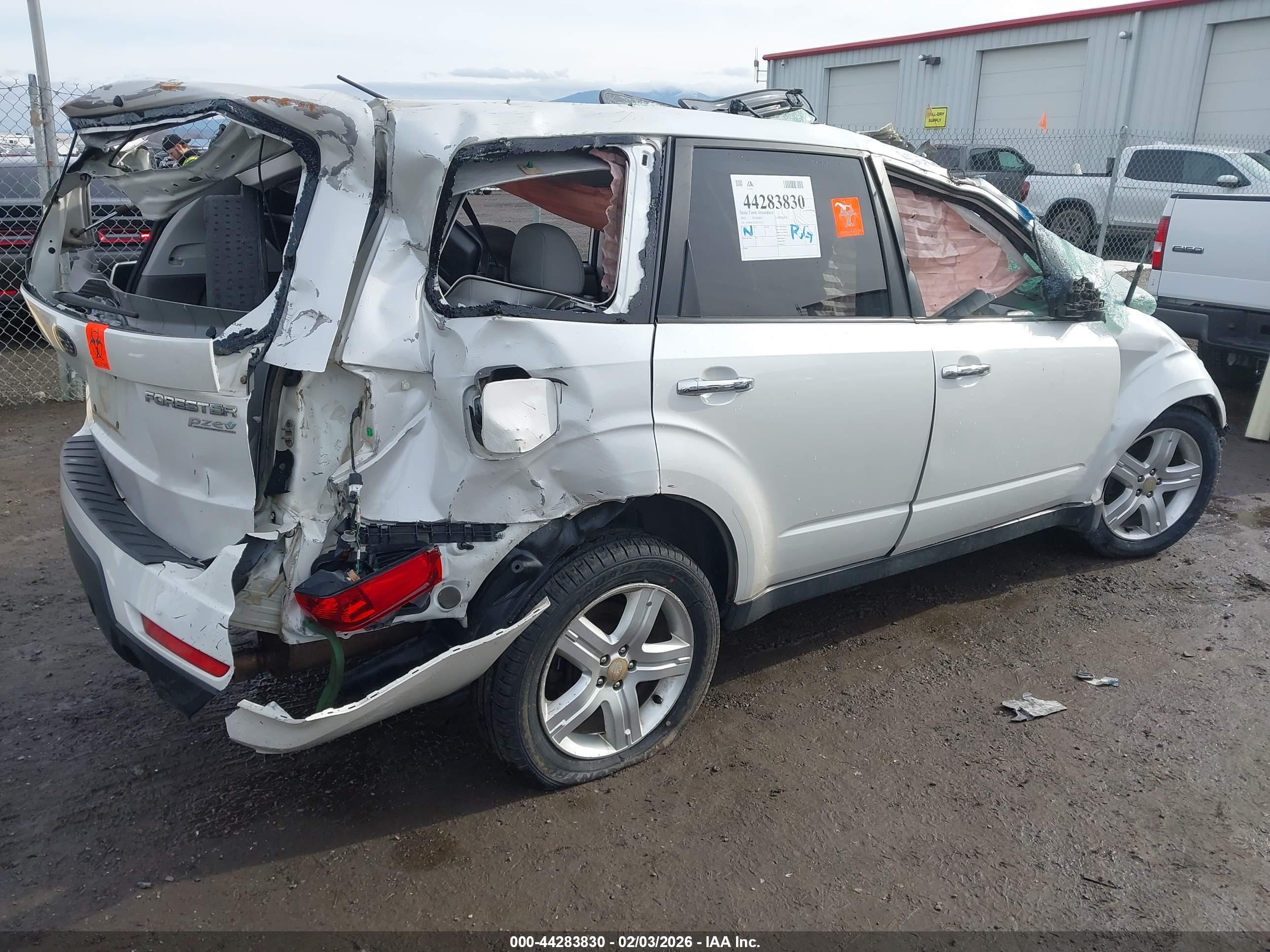 SUBARU FORESTER image 4