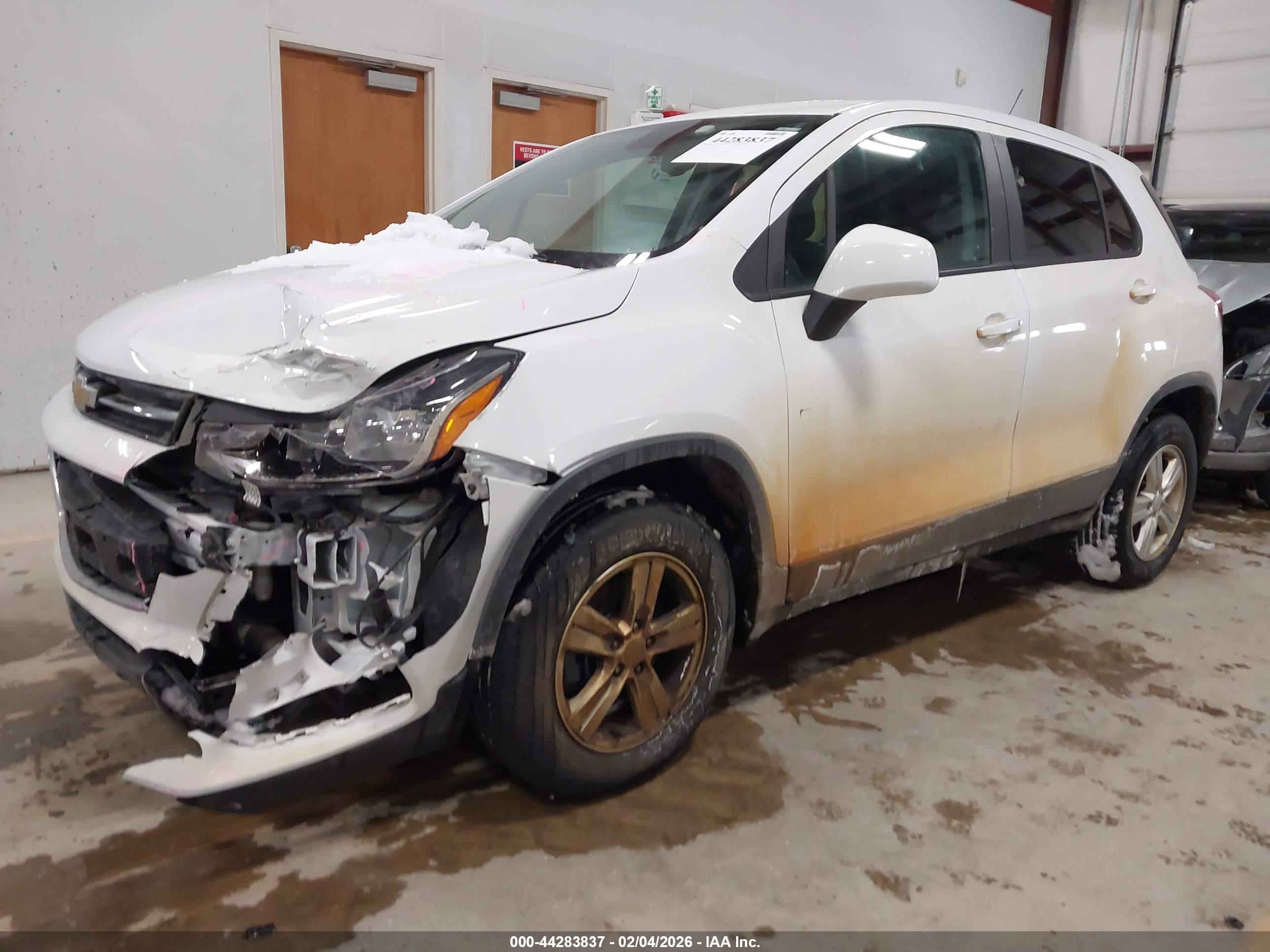 CHEVROLET TRAX image 2