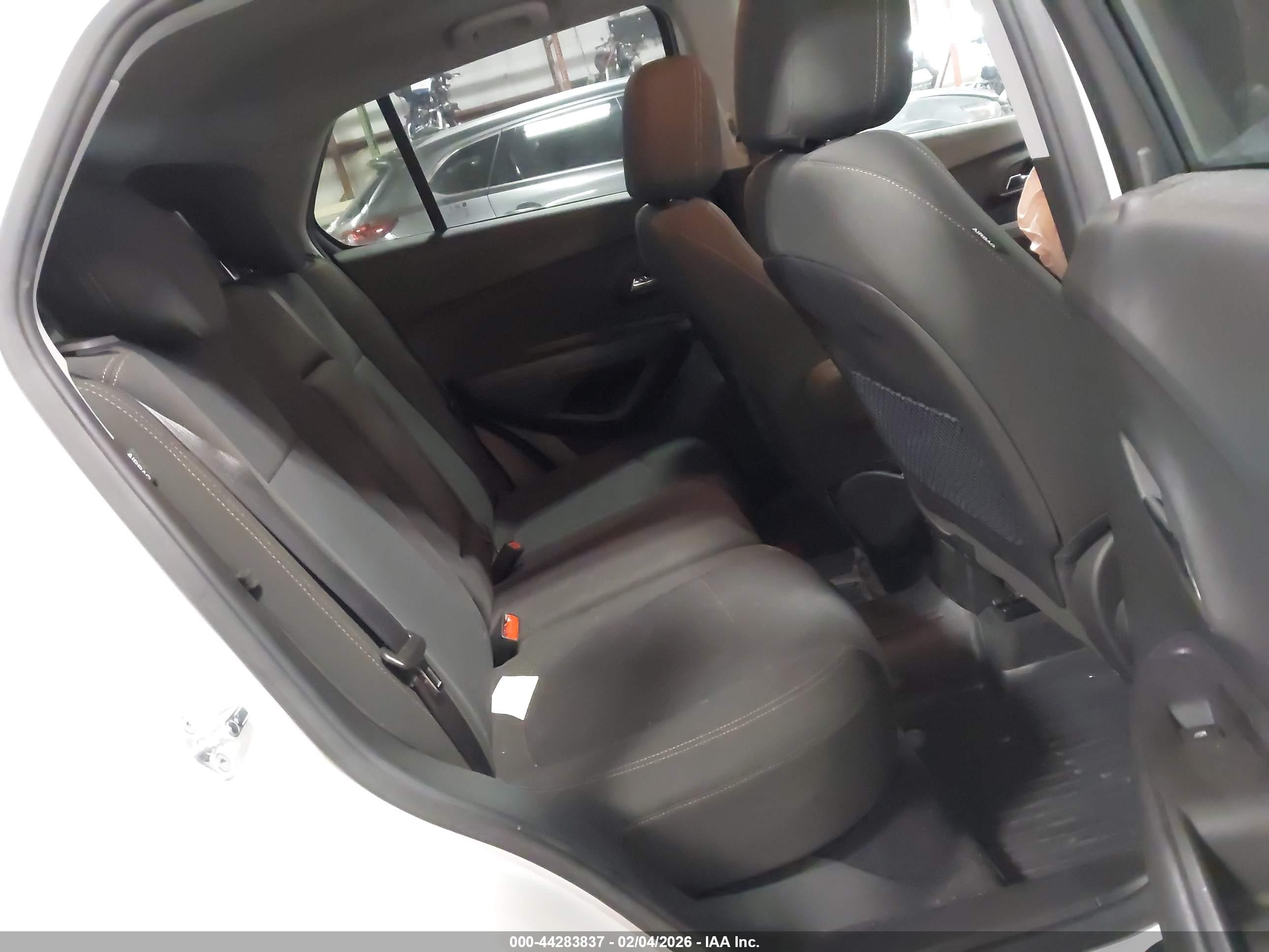 CHEVROLET TRAX image 8
